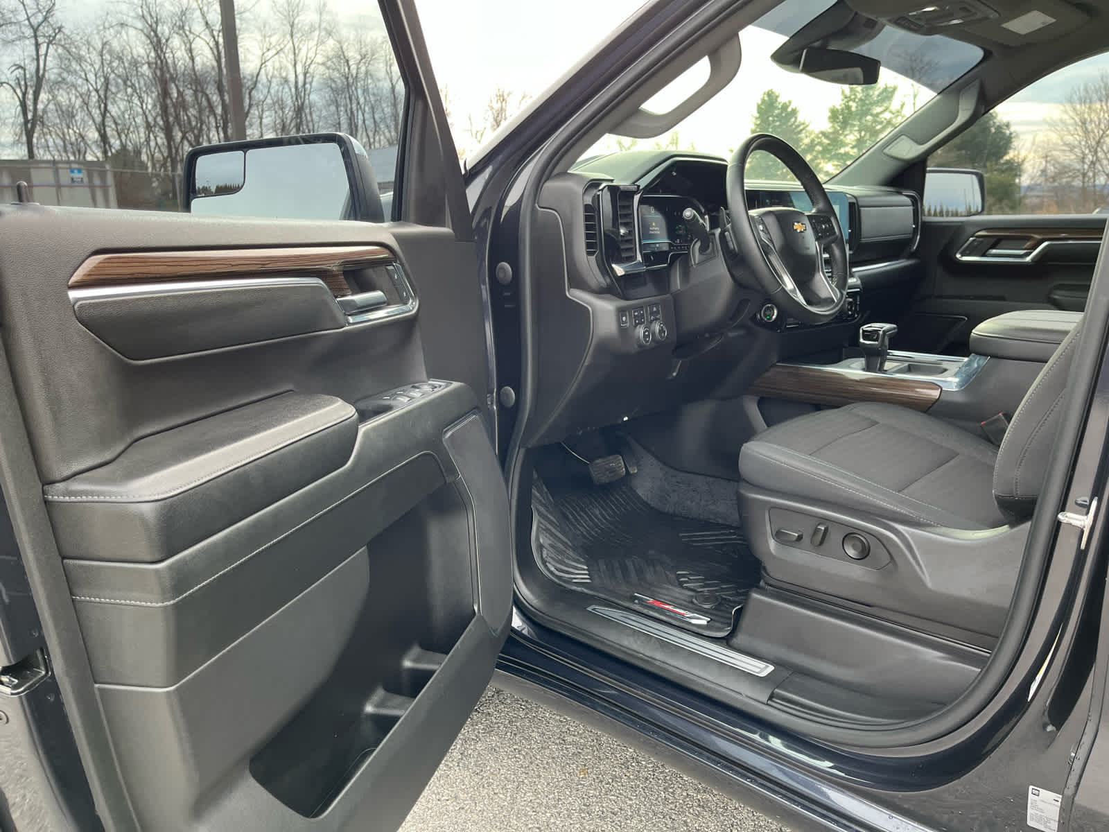 2024 Chevrolet Silverado 1500 4WD Crew Cab Standard Bed LT