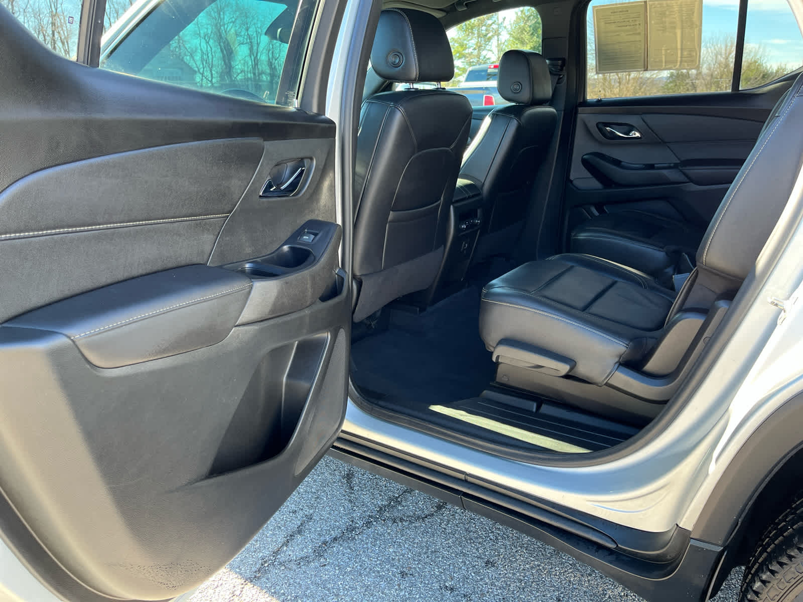 2022 Chevrolet Traverse AWD LT Leather