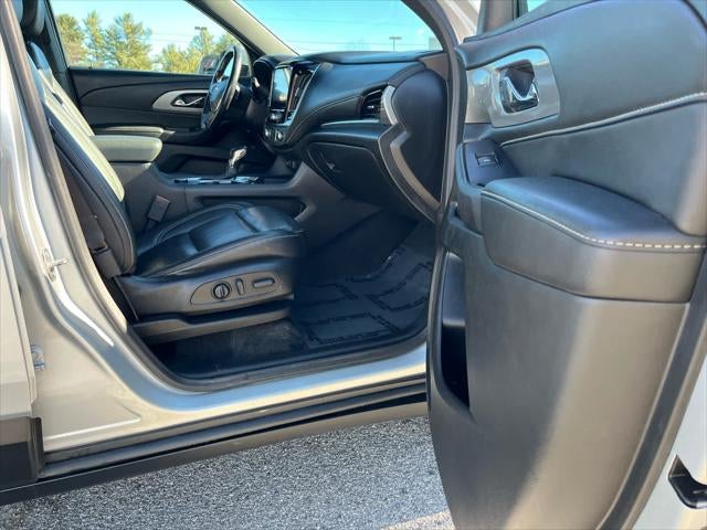 2022 Chevrolet Traverse AWD LT Leather