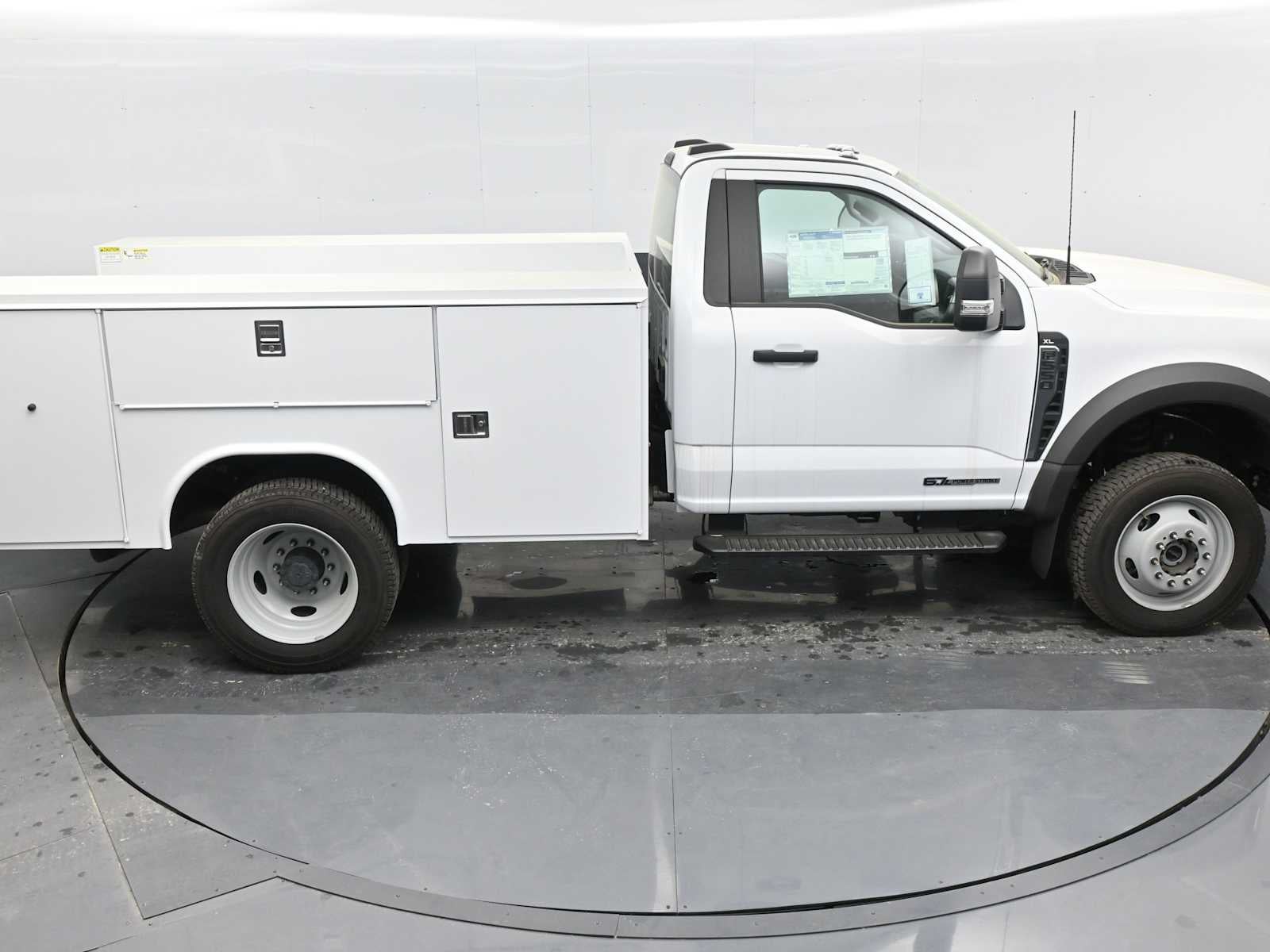 2023 Ford Super Duty F-550 DRW XL
