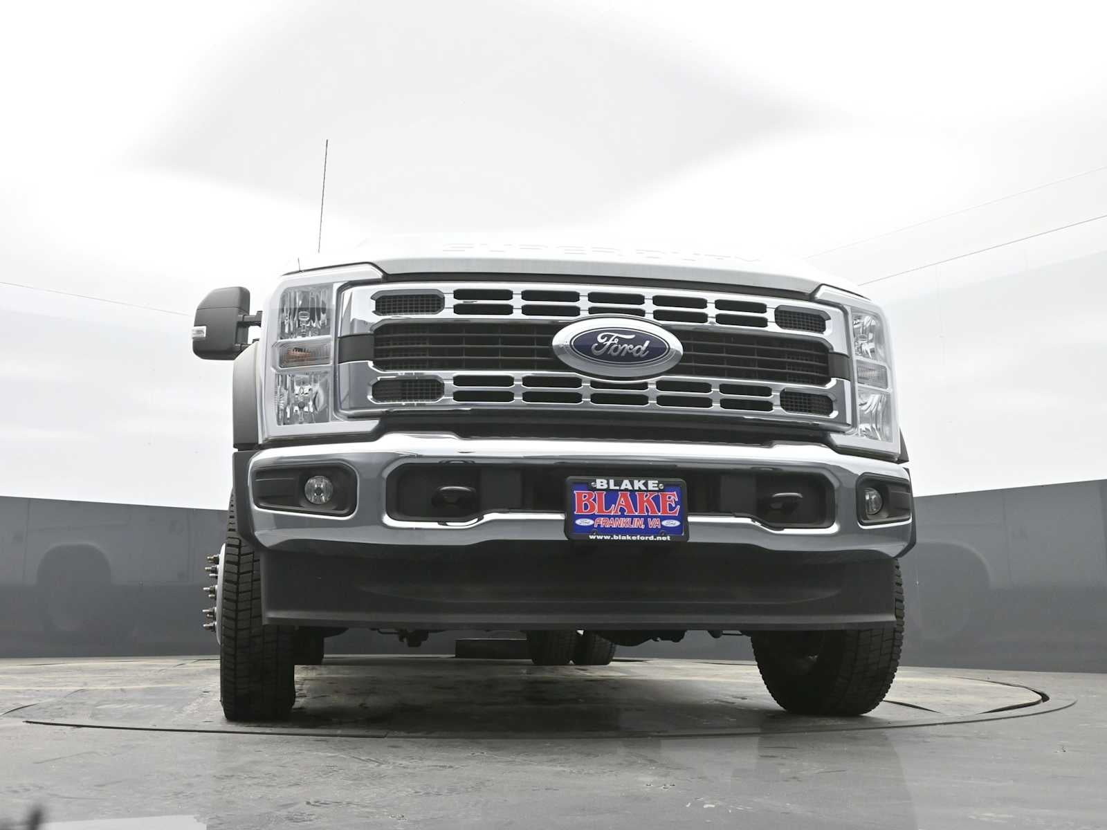 2023 Ford Super Duty F-550 DRW XL