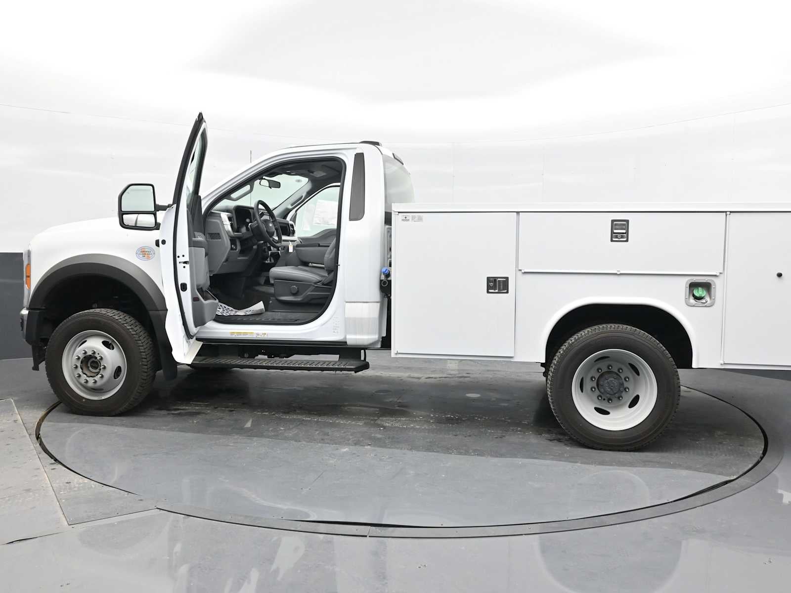 2023 Ford Super Duty F-550 DRW XL