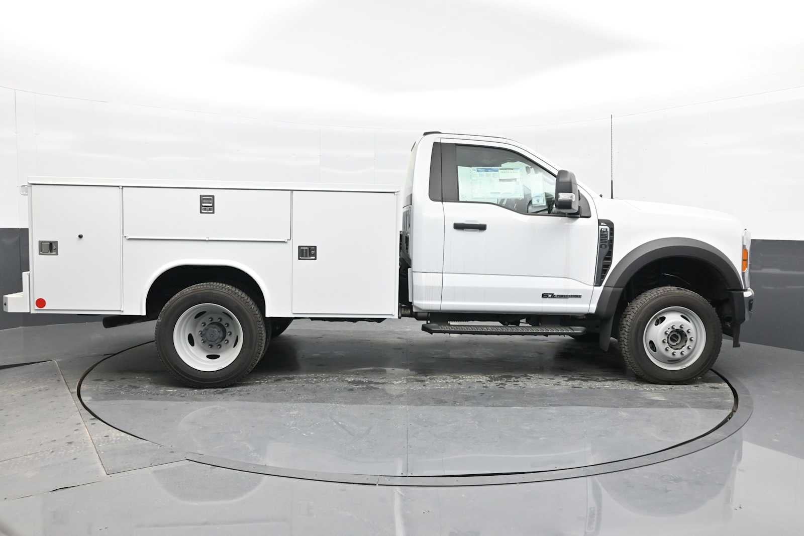 2023 Ford Super Duty F-550 DRW XL