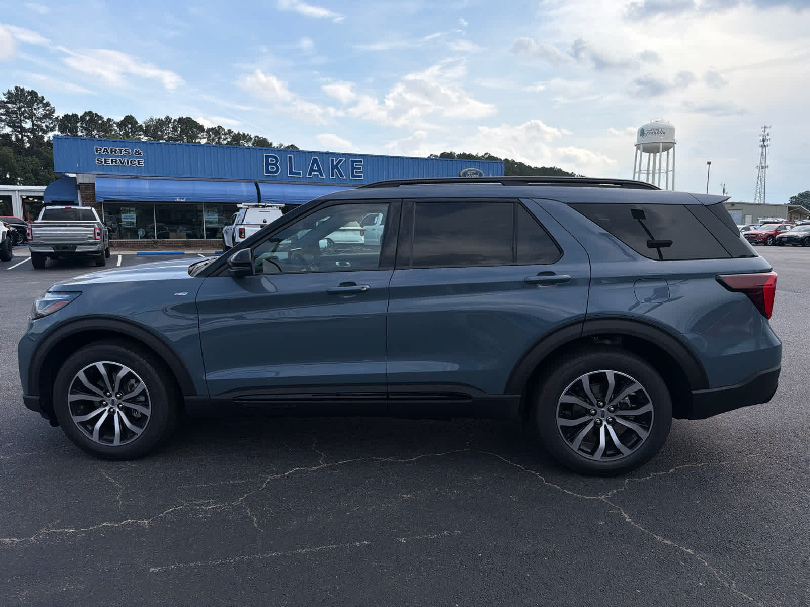 2026 Ford Explorer ST-Line