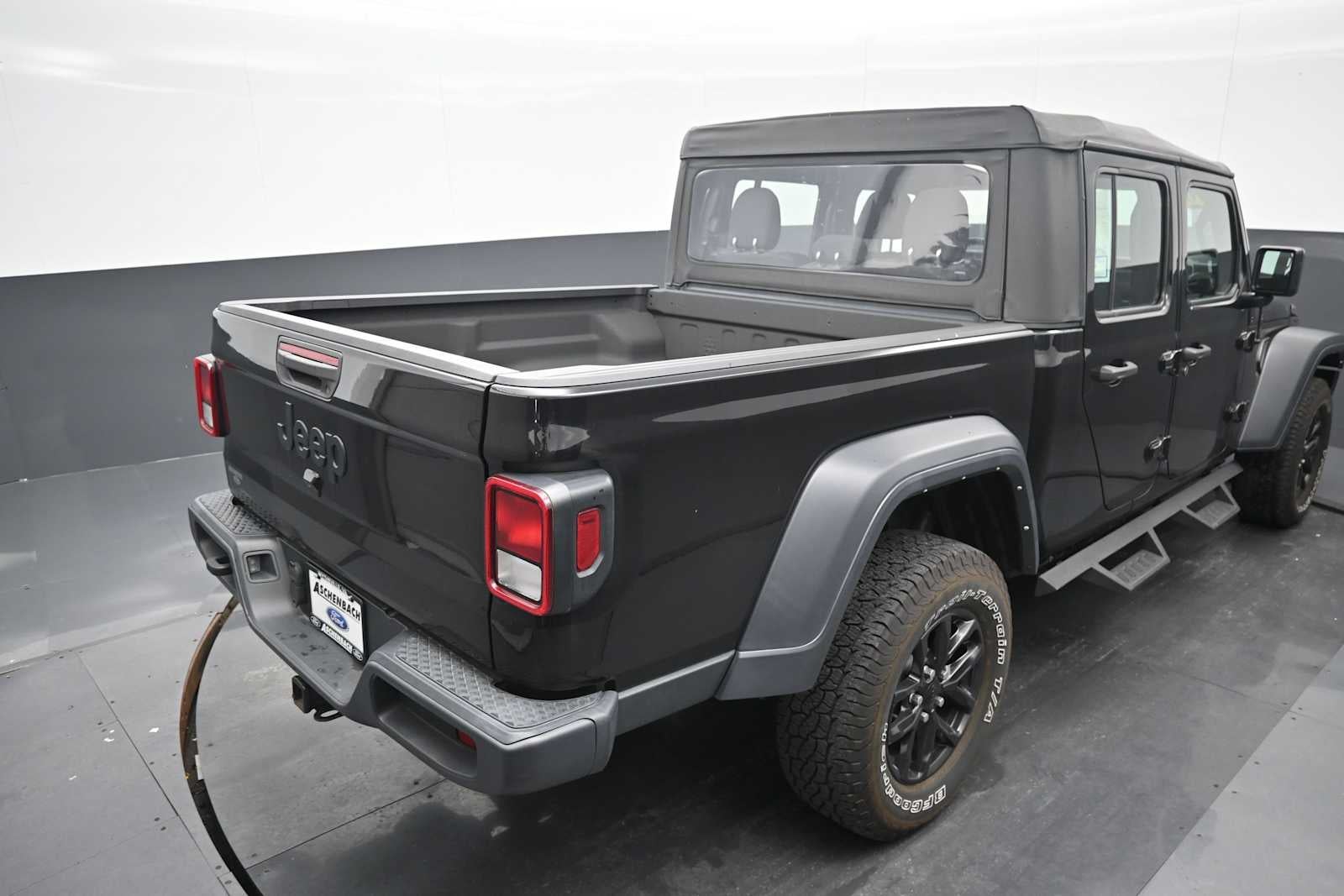 2022 Jeep Gladiator Sport