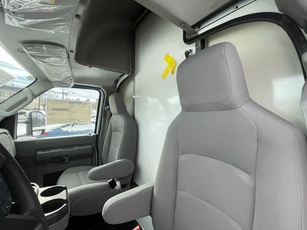 2024 Ford E-Series Cutaway E-450 DRW