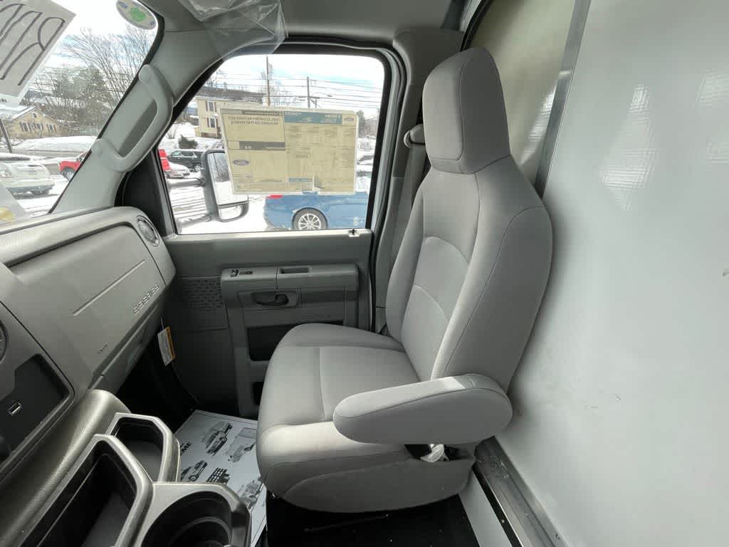 2024 Ford E-Series Cutaway E-450 DRW