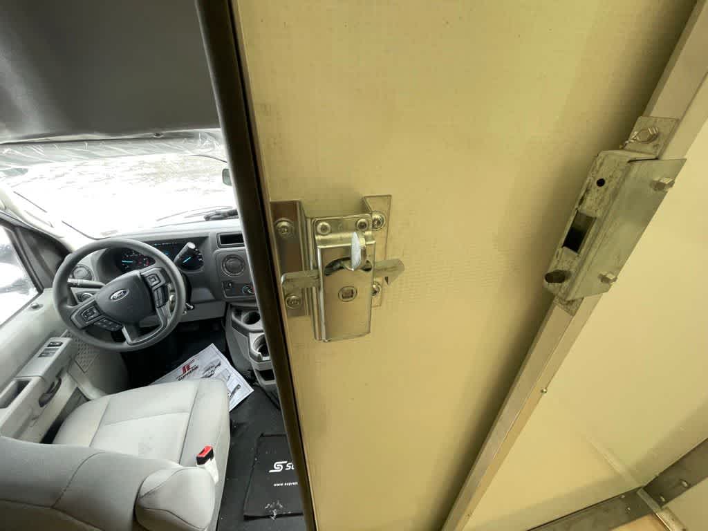 2024 Ford E-Series Cutaway E-450 DRW