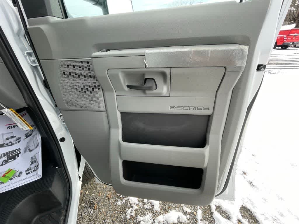 2024 Ford E-Series Cutaway E-450 DRW