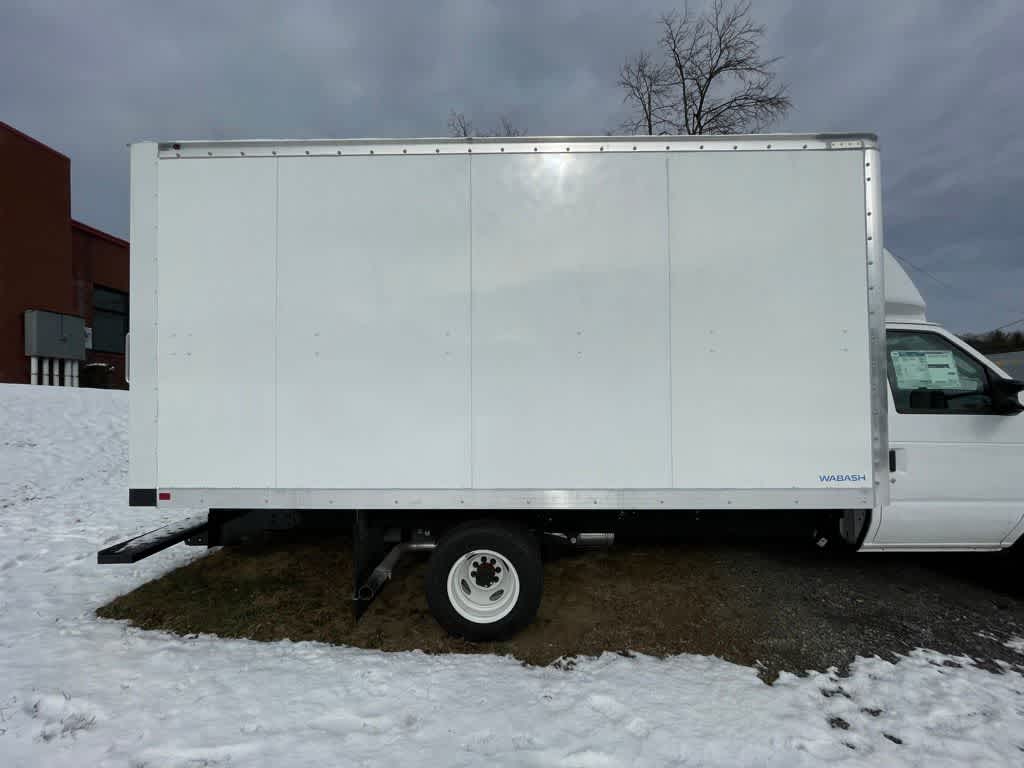 2024 Ford E-Series Cutaway E-450 DRW