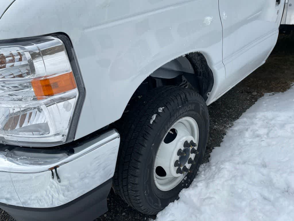 2024 Ford E-Series Cutaway E-450 DRW