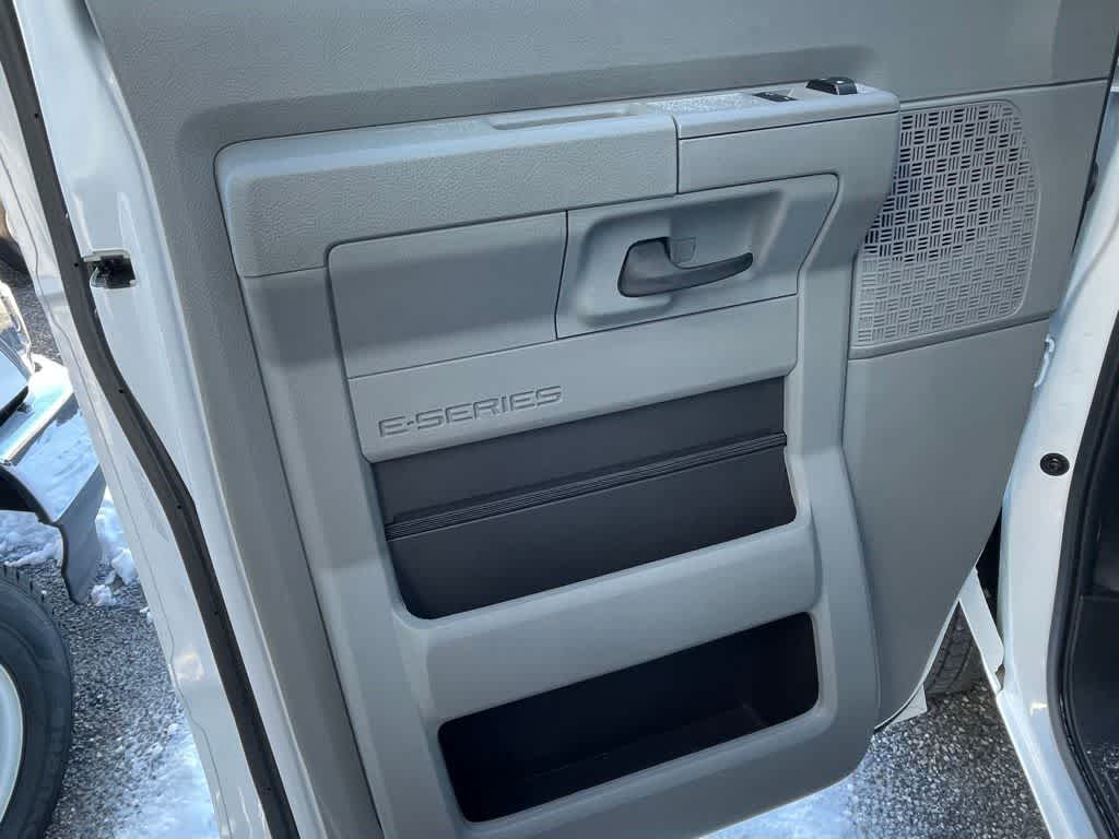 2024 Ford E-Series Cutaway E-450 DRW