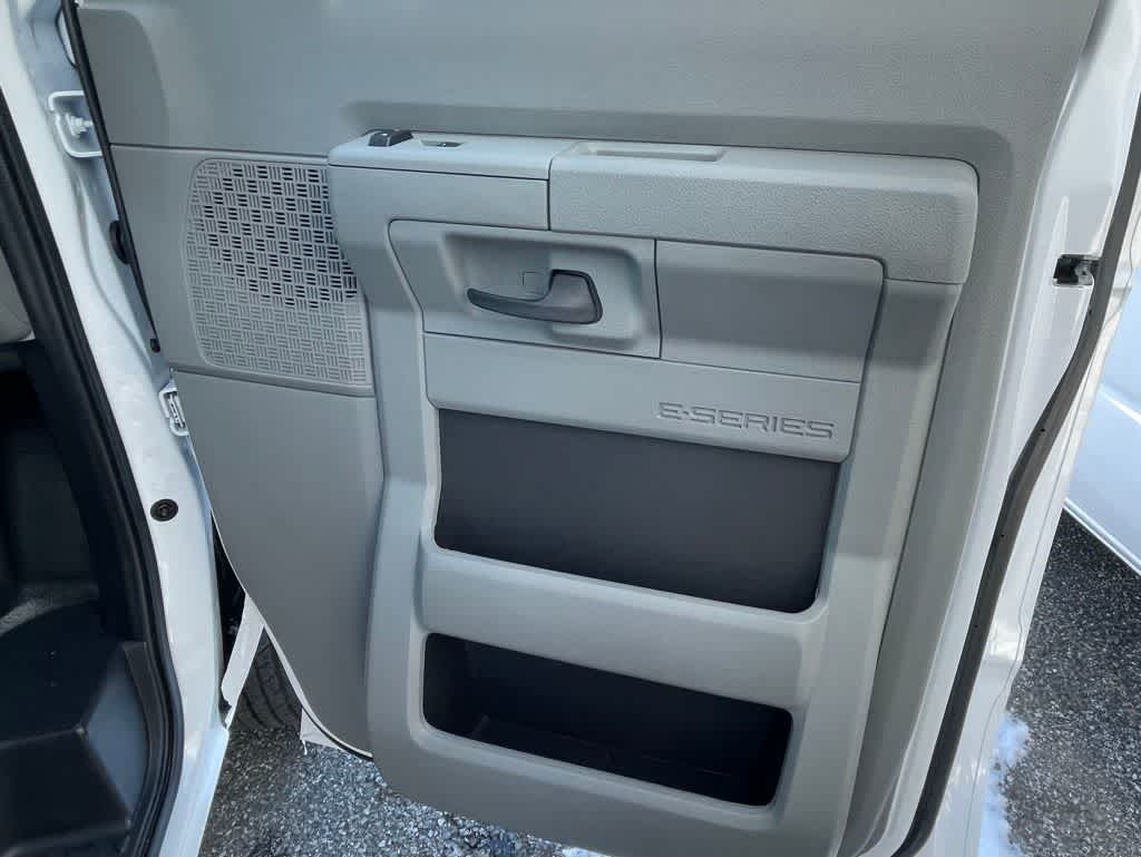 2024 Ford E-Series Cutaway E-450 DRW