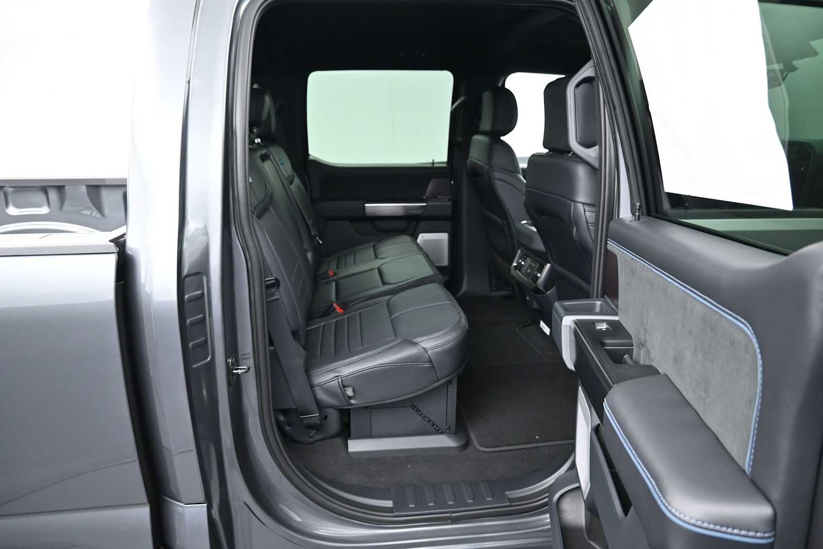2026 Ford Super Duty F-350 SRW Platinum