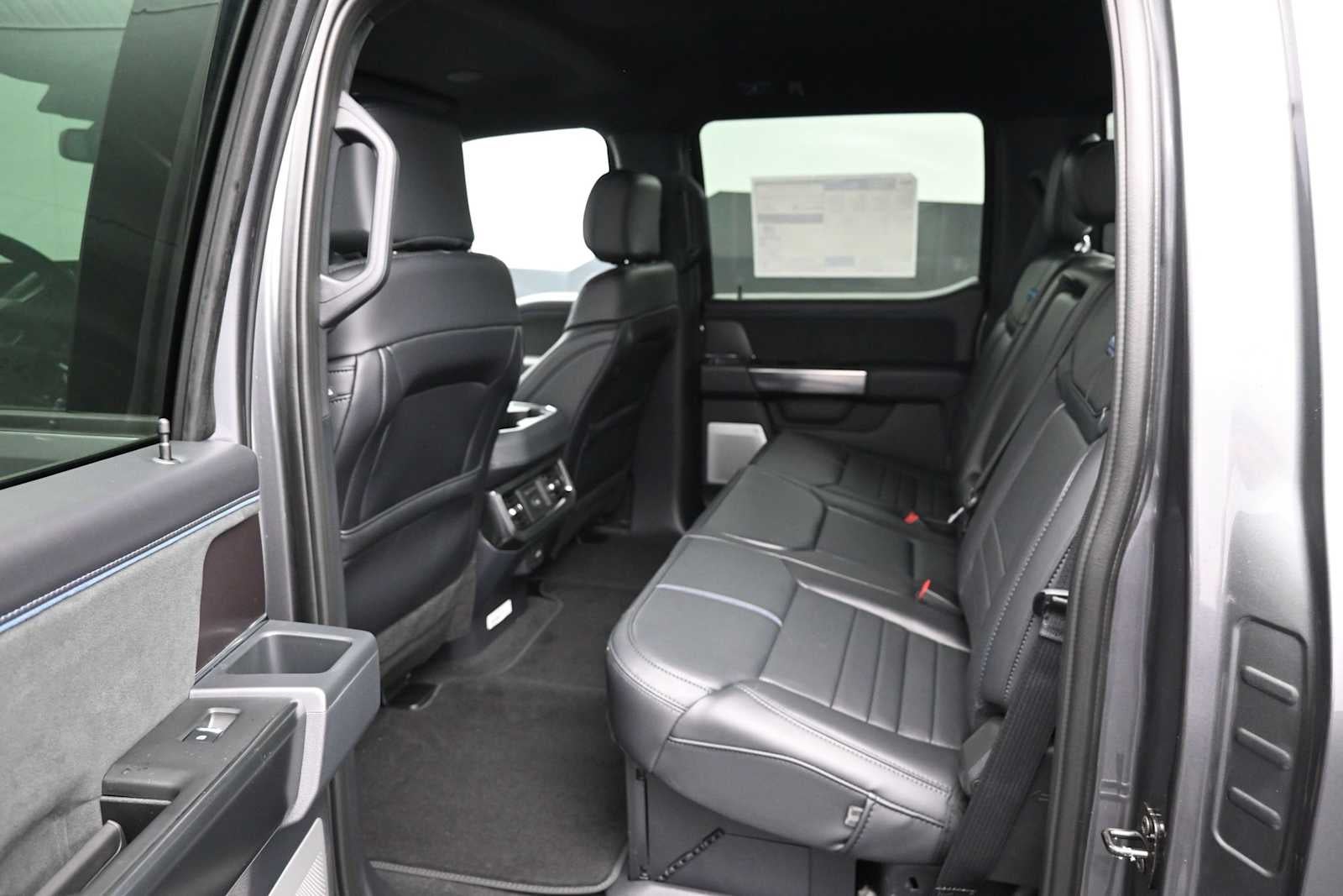 2026 Ford Super Duty F-350 SRW Platinum