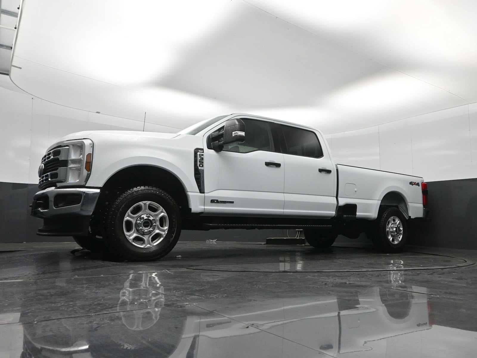 2026 Ford Super Duty F-350 SRW XLT