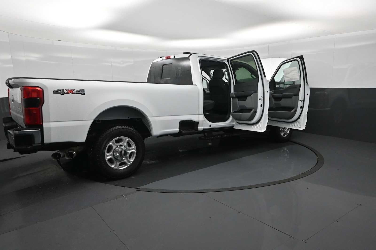 2026 Ford Super Duty F-350 SRW XLT
