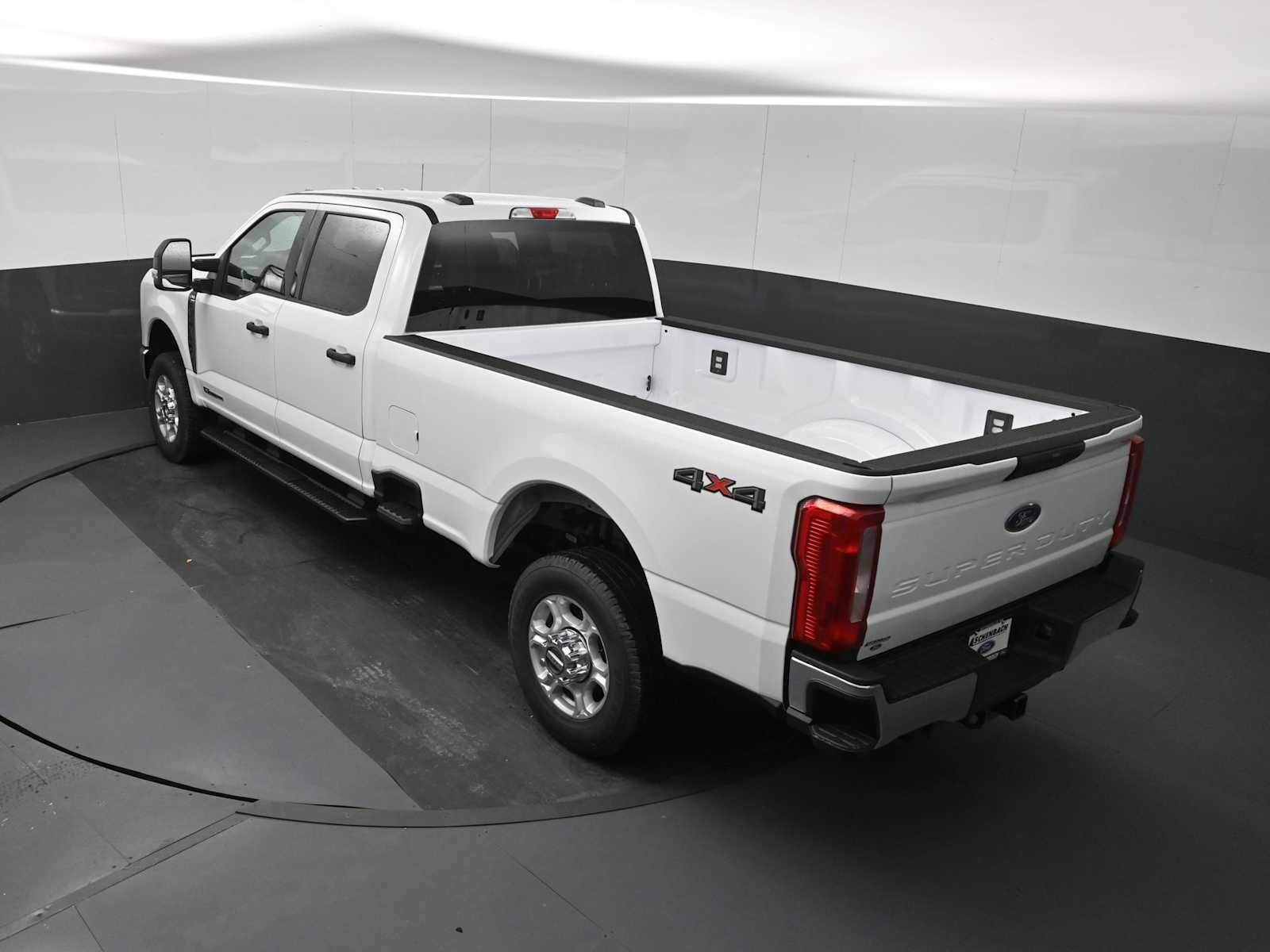 2026 Ford Super Duty F-350 SRW XLT