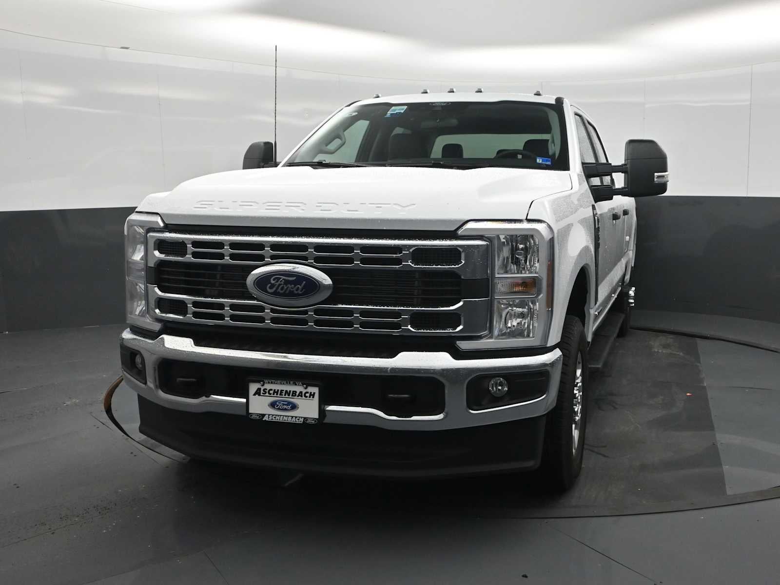 2026 Ford Super Duty F-350 SRW XLT