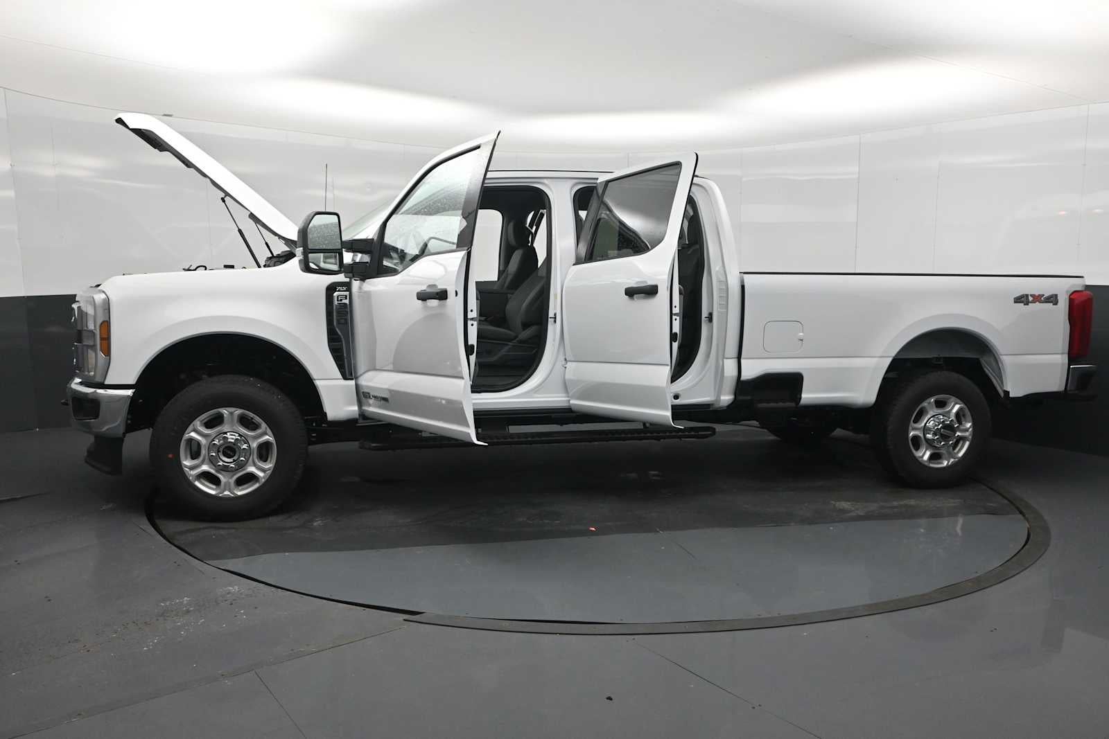 2026 Ford Super Duty F-350 SRW XLT