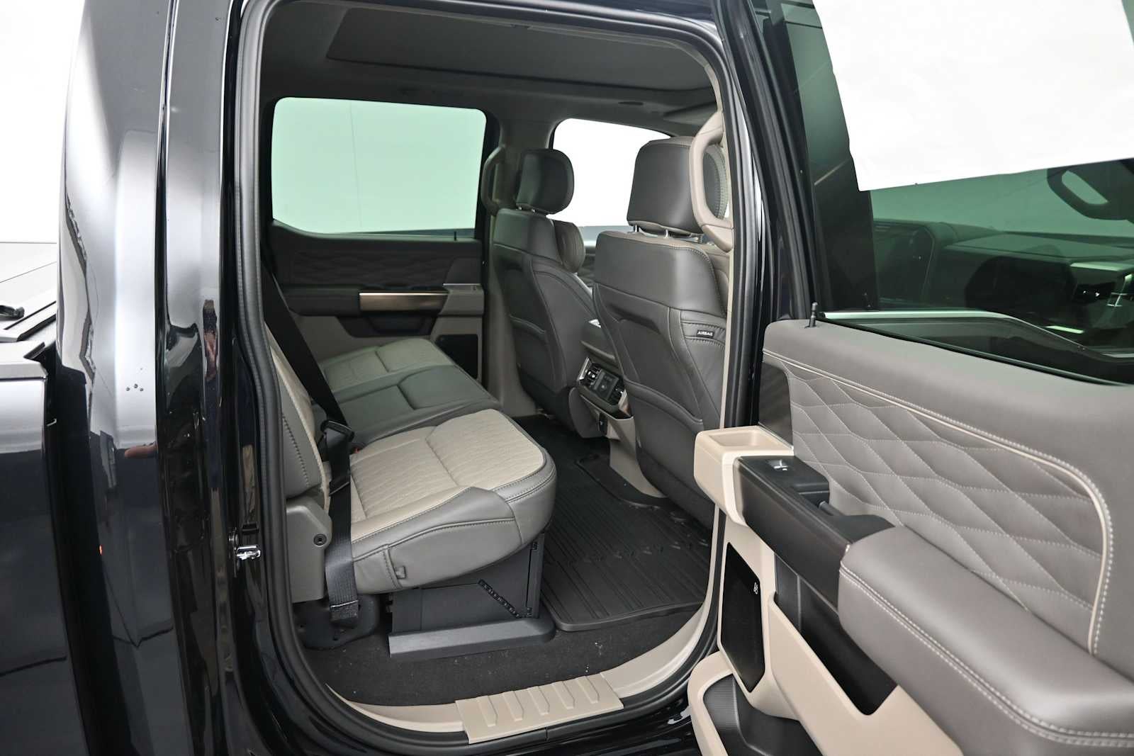 2026 Ford Super Duty F-350 DRW Platinum
