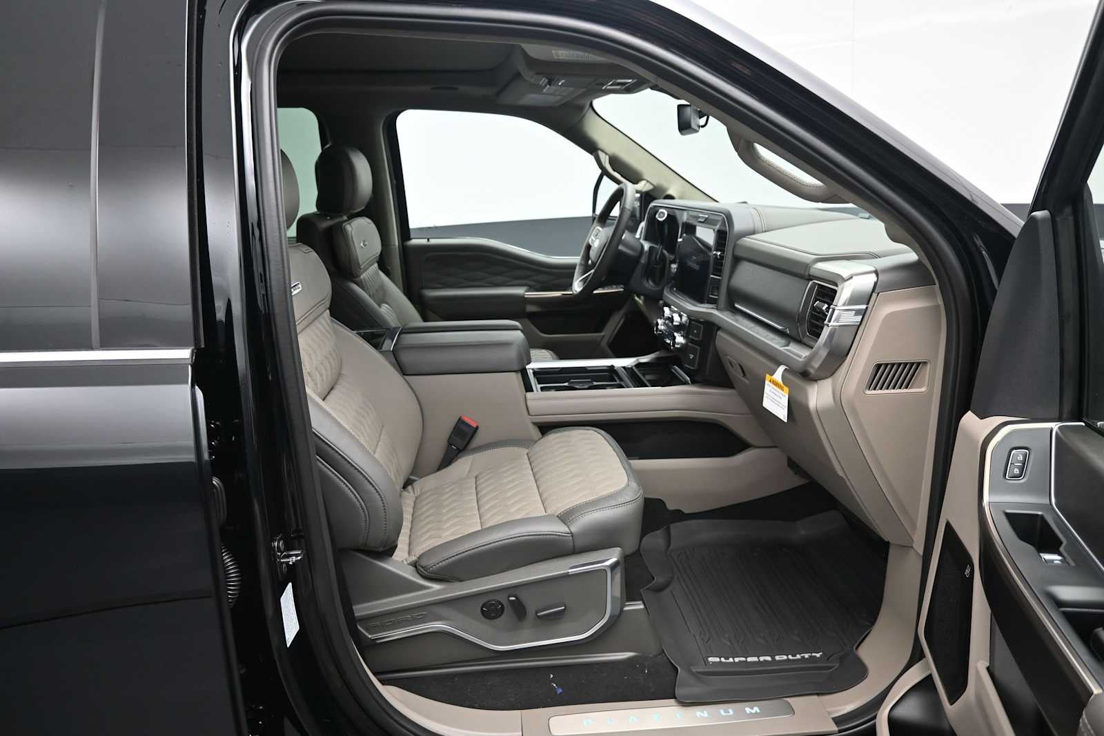 2026 Ford Super Duty F-350 DRW Platinum