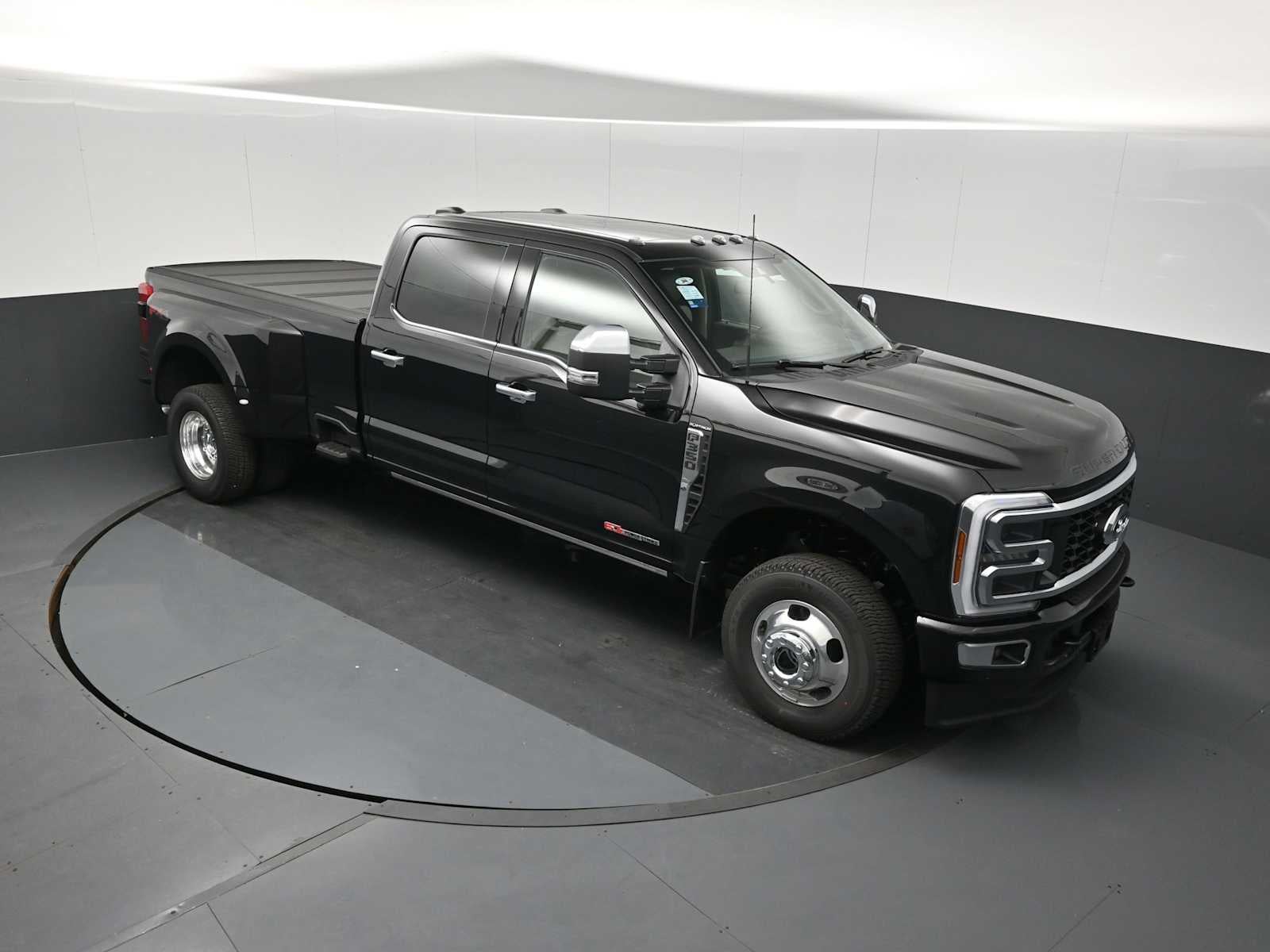 2026 Ford Super Duty F-350 DRW Platinum