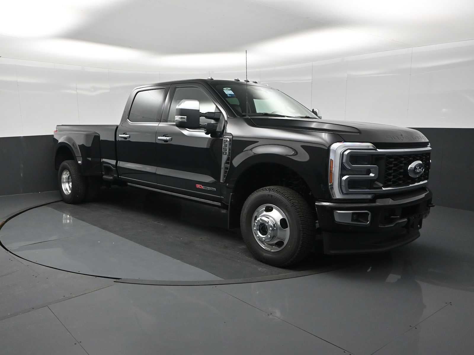 2026 Ford Super Duty F-350 DRW Platinum