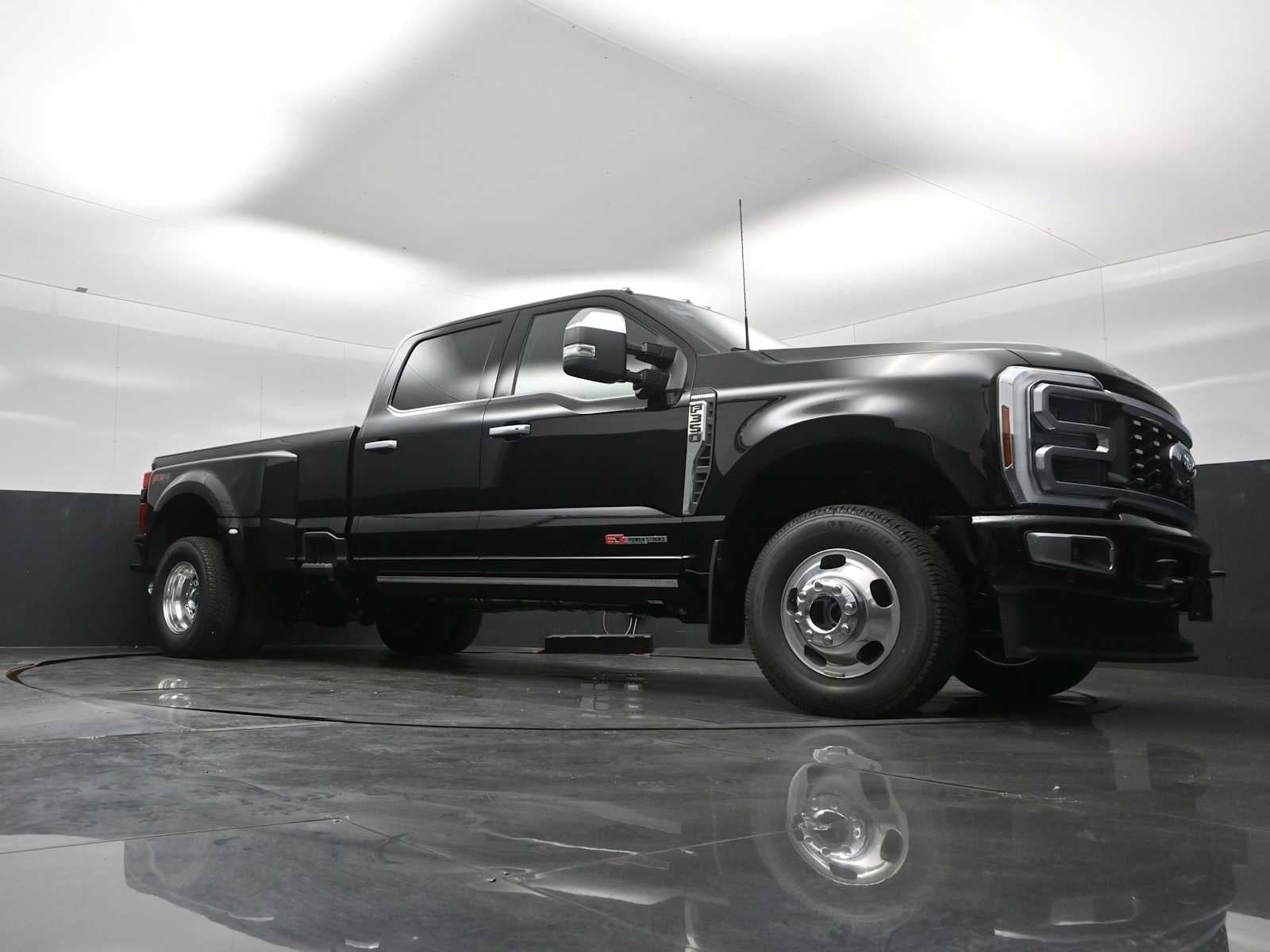 2026 Ford Super Duty F-350 DRW Platinum