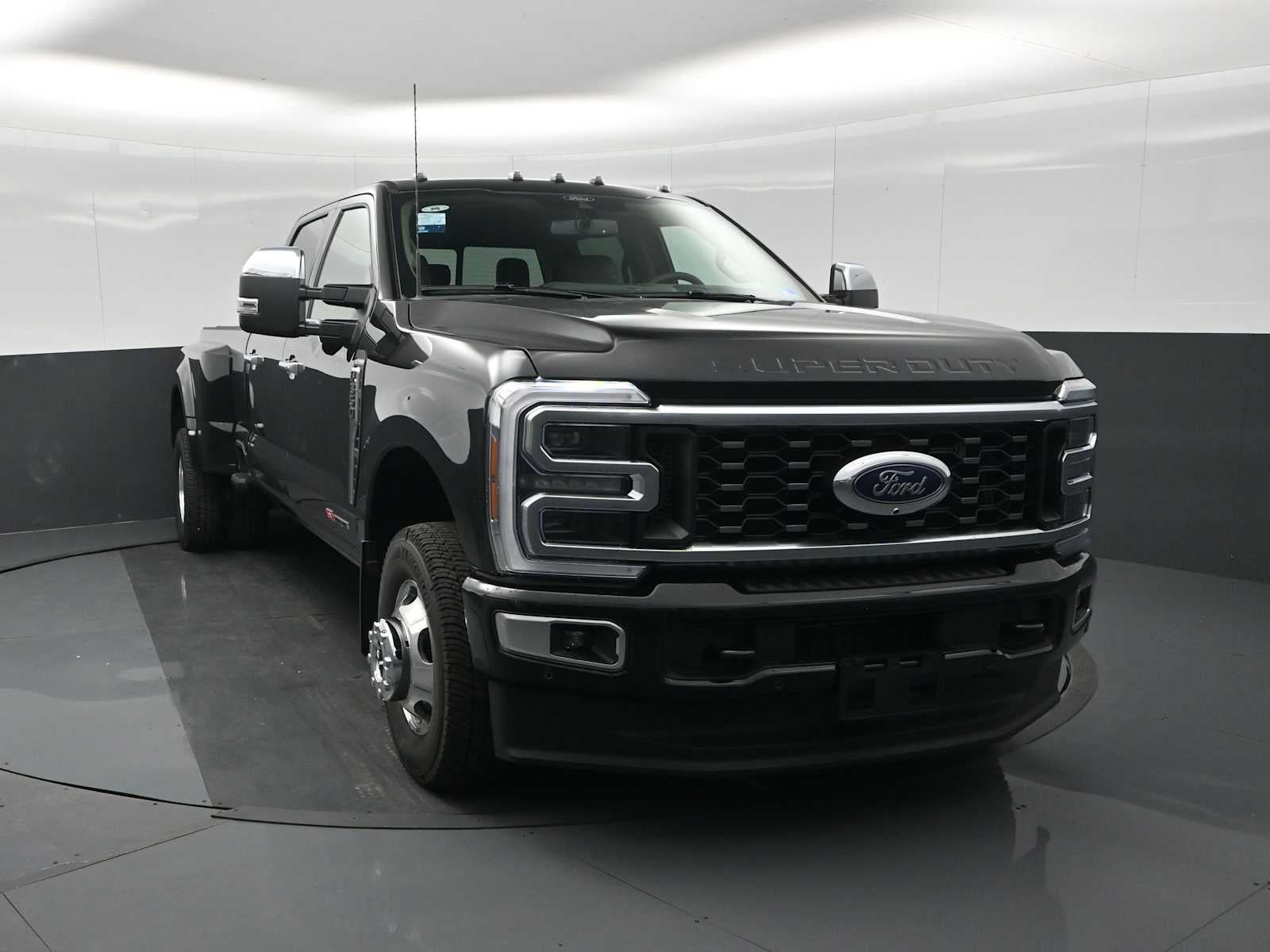 2026 Ford Super Duty F-350 DRW Platinum