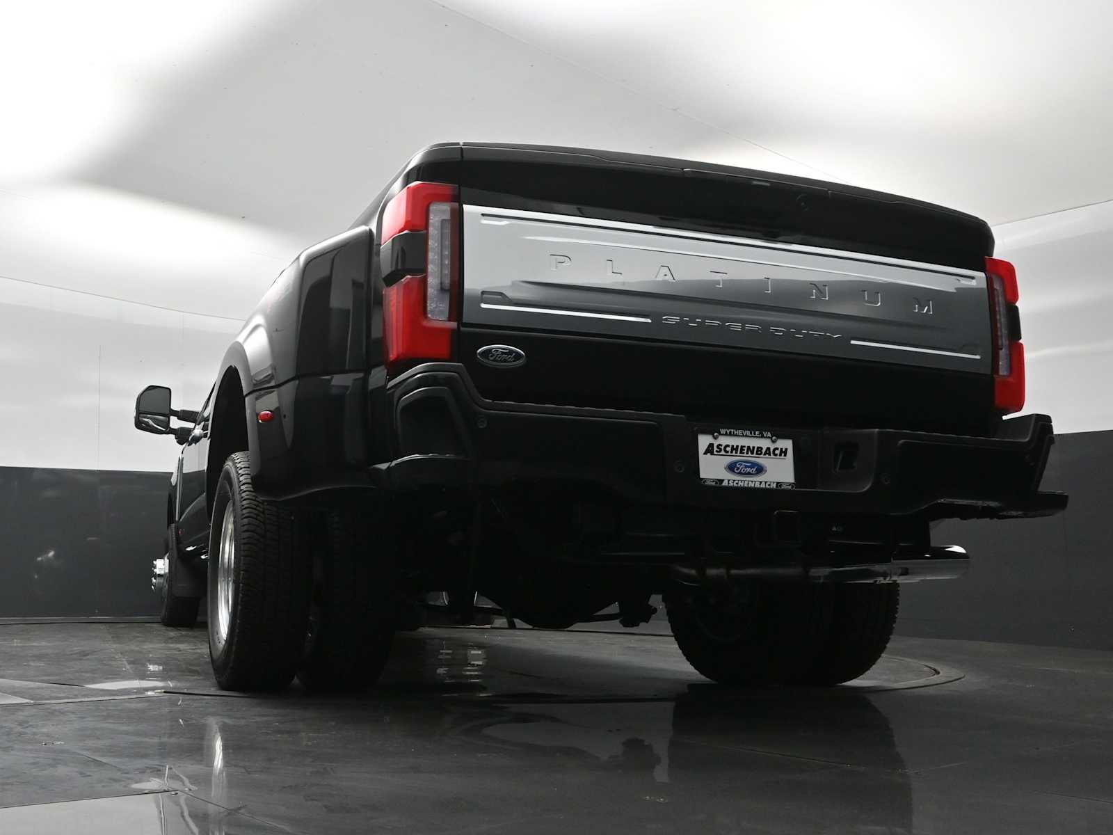2026 Ford Super Duty F-350 DRW Platinum