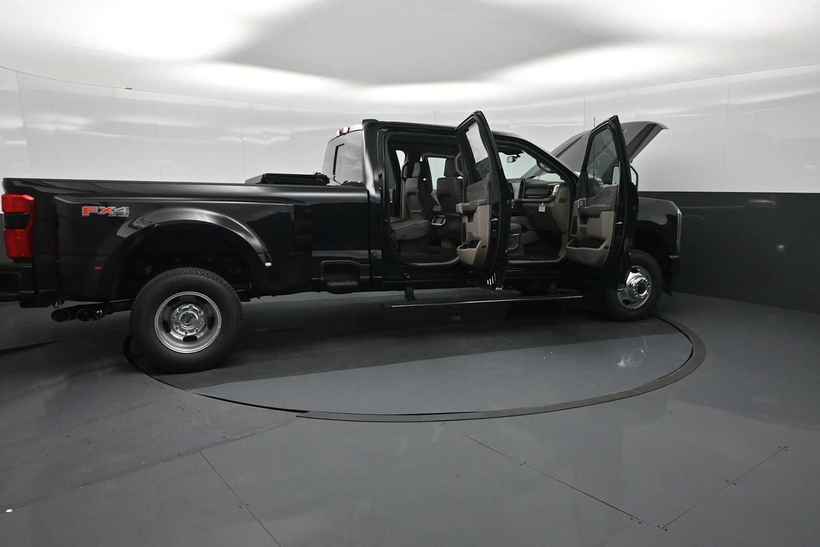 2026 Ford Super Duty F-350 DRW Platinum