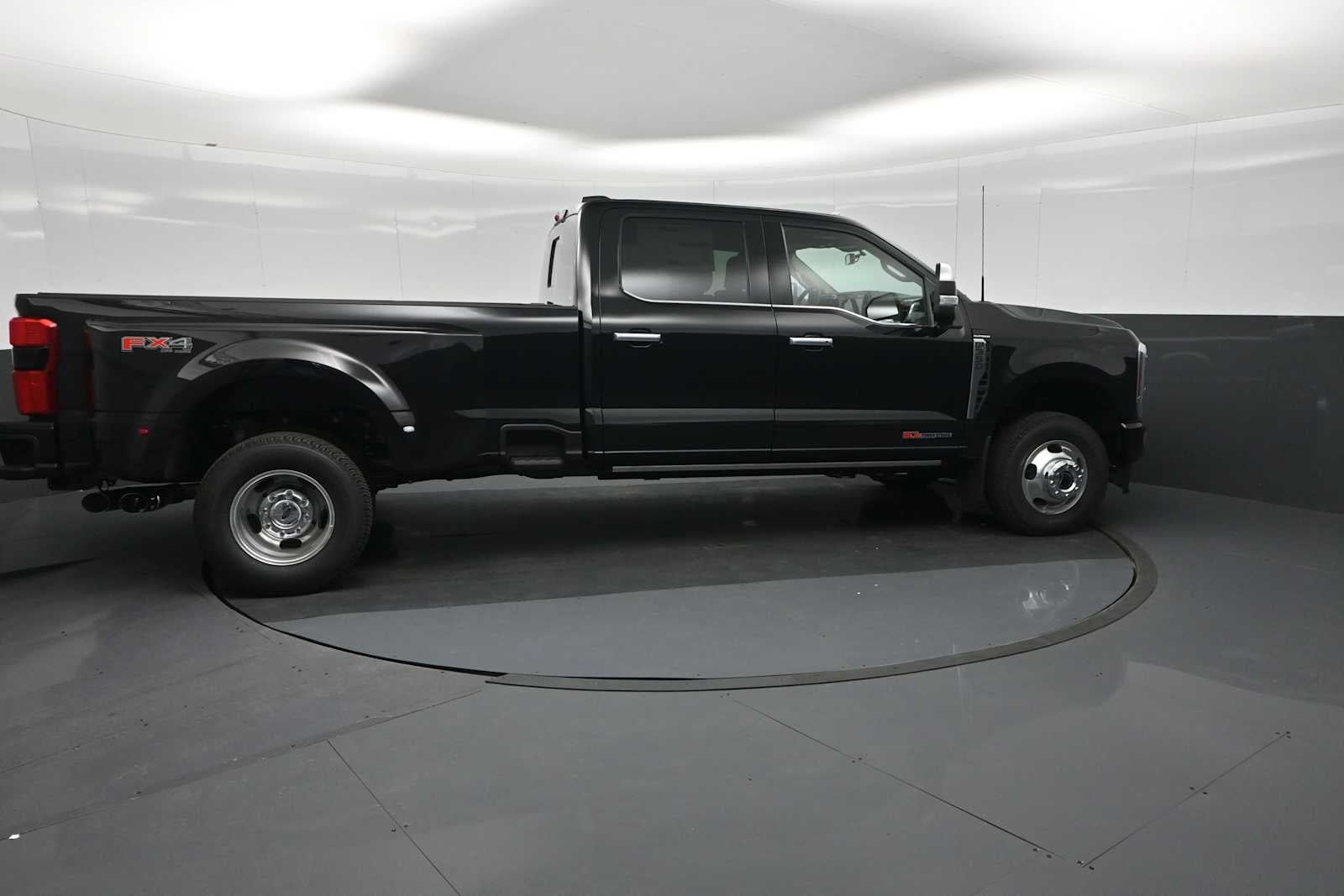 2026 Ford Super Duty F-350 DRW Platinum