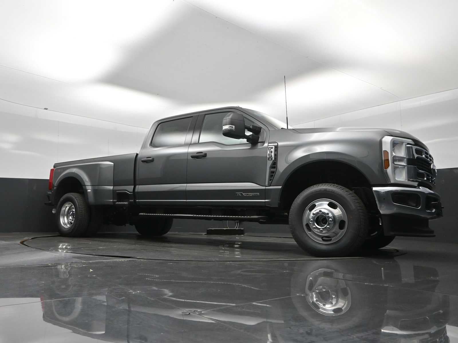 2026 Ford Super Duty F-350 DRW XLT