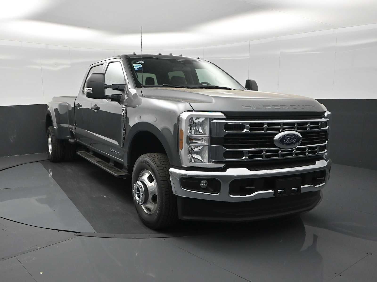2026 Ford Super Duty F-350 DRW XLT