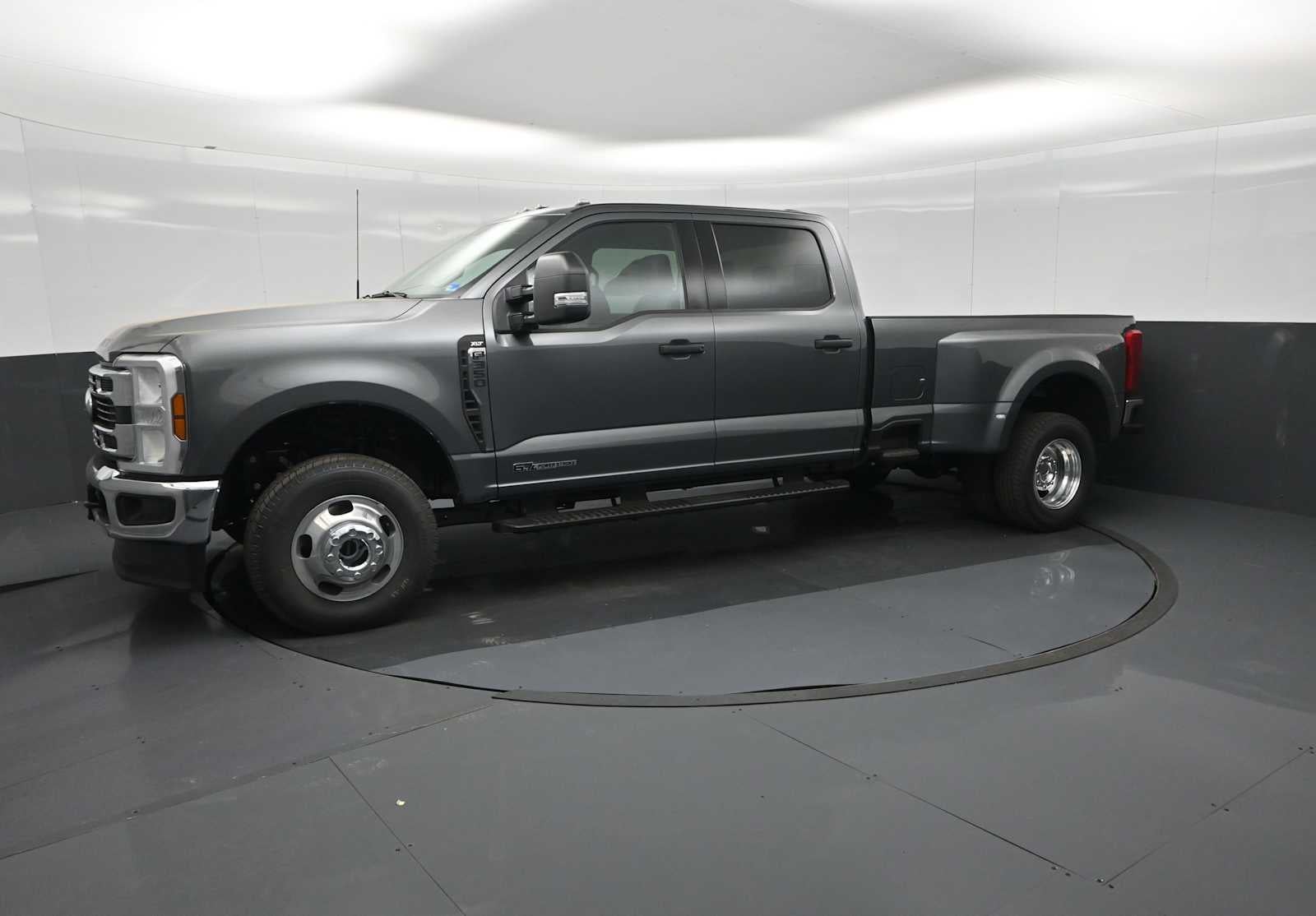 2026 Ford Super Duty F-350 DRW XLT