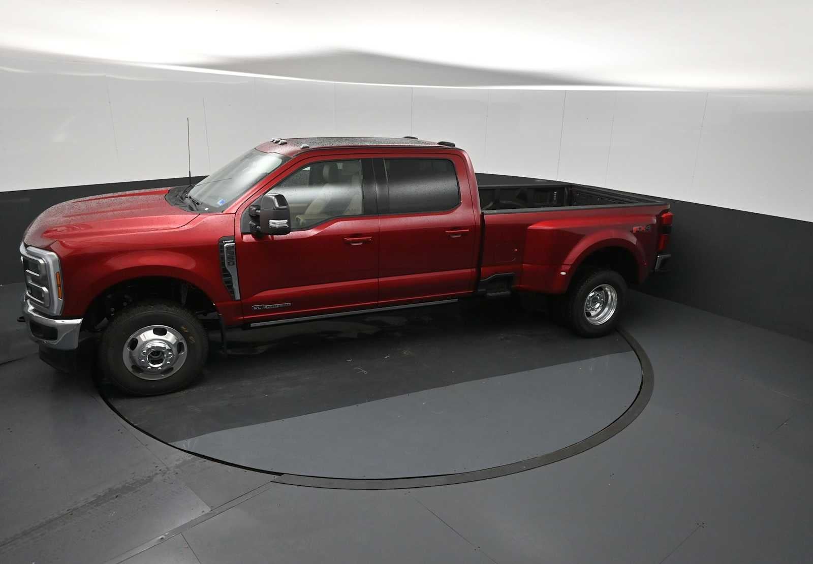 2026 Ford Super Duty F-350 DRW LARIAT