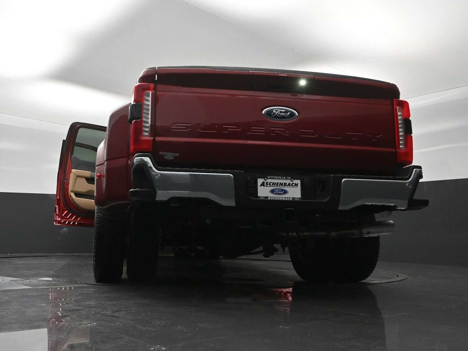2026 Ford Super Duty F-350 DRW LARIAT