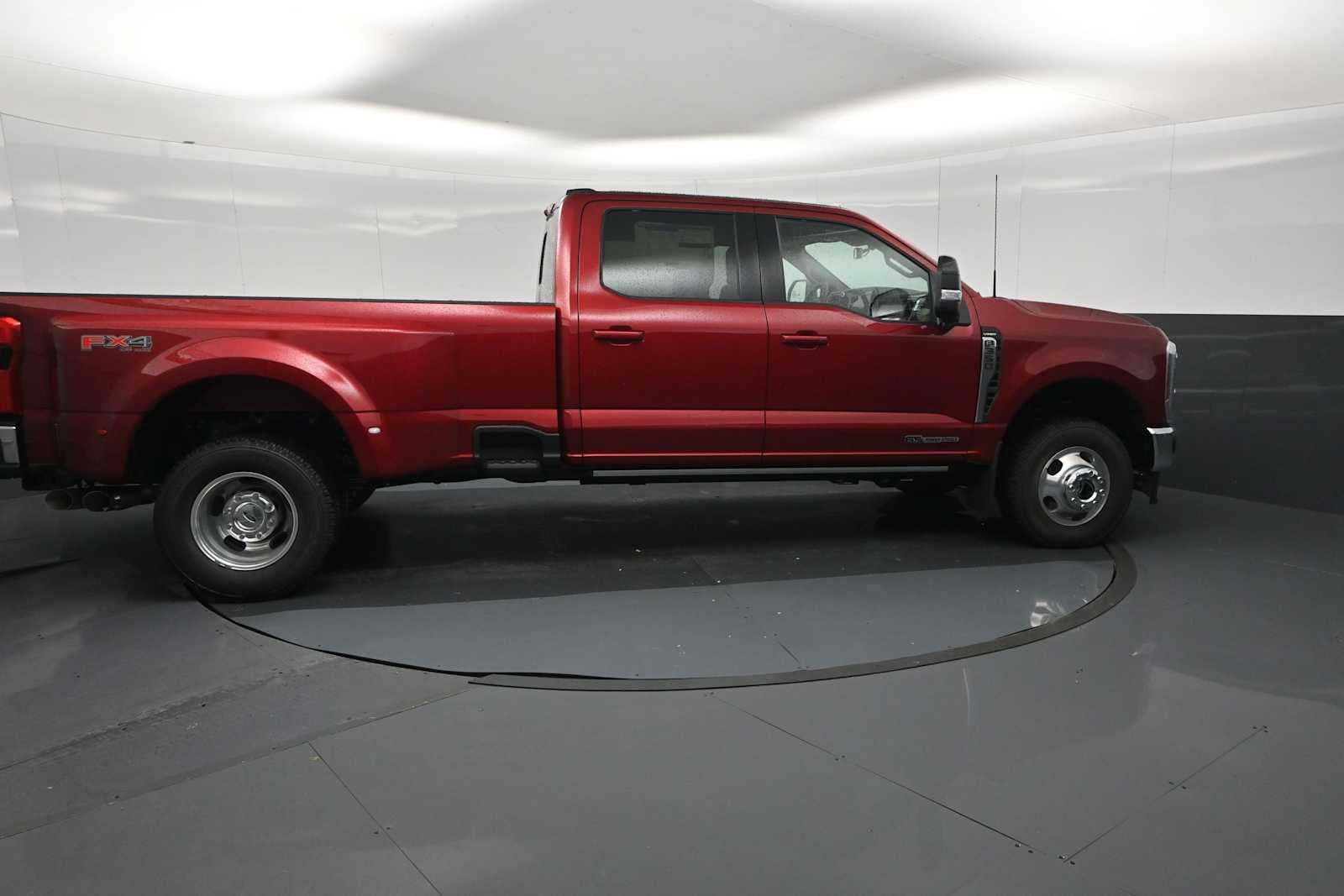 2026 Ford Super Duty F-350 DRW LARIAT