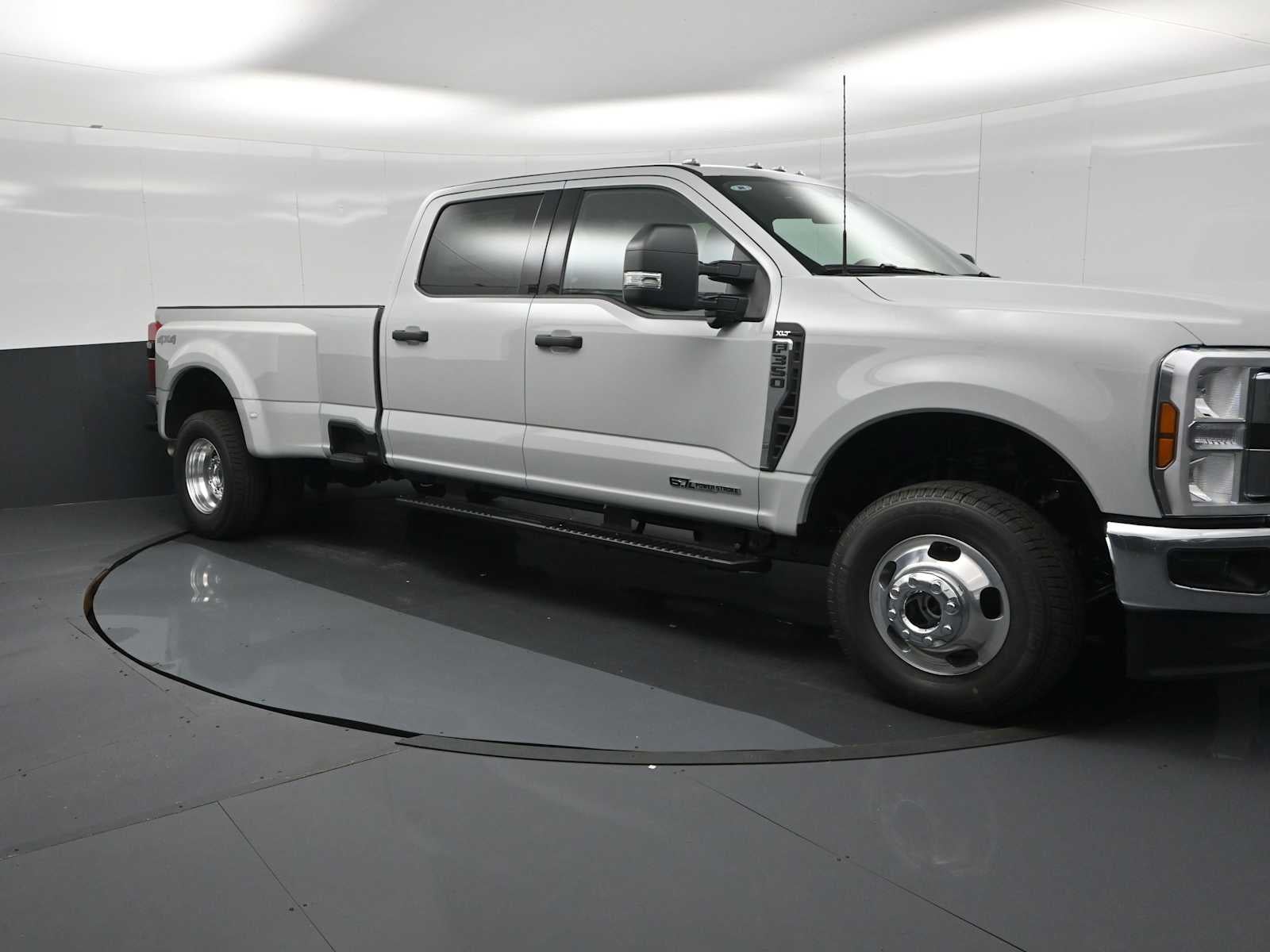 2026 Ford Super Duty F-350 DRW XLT