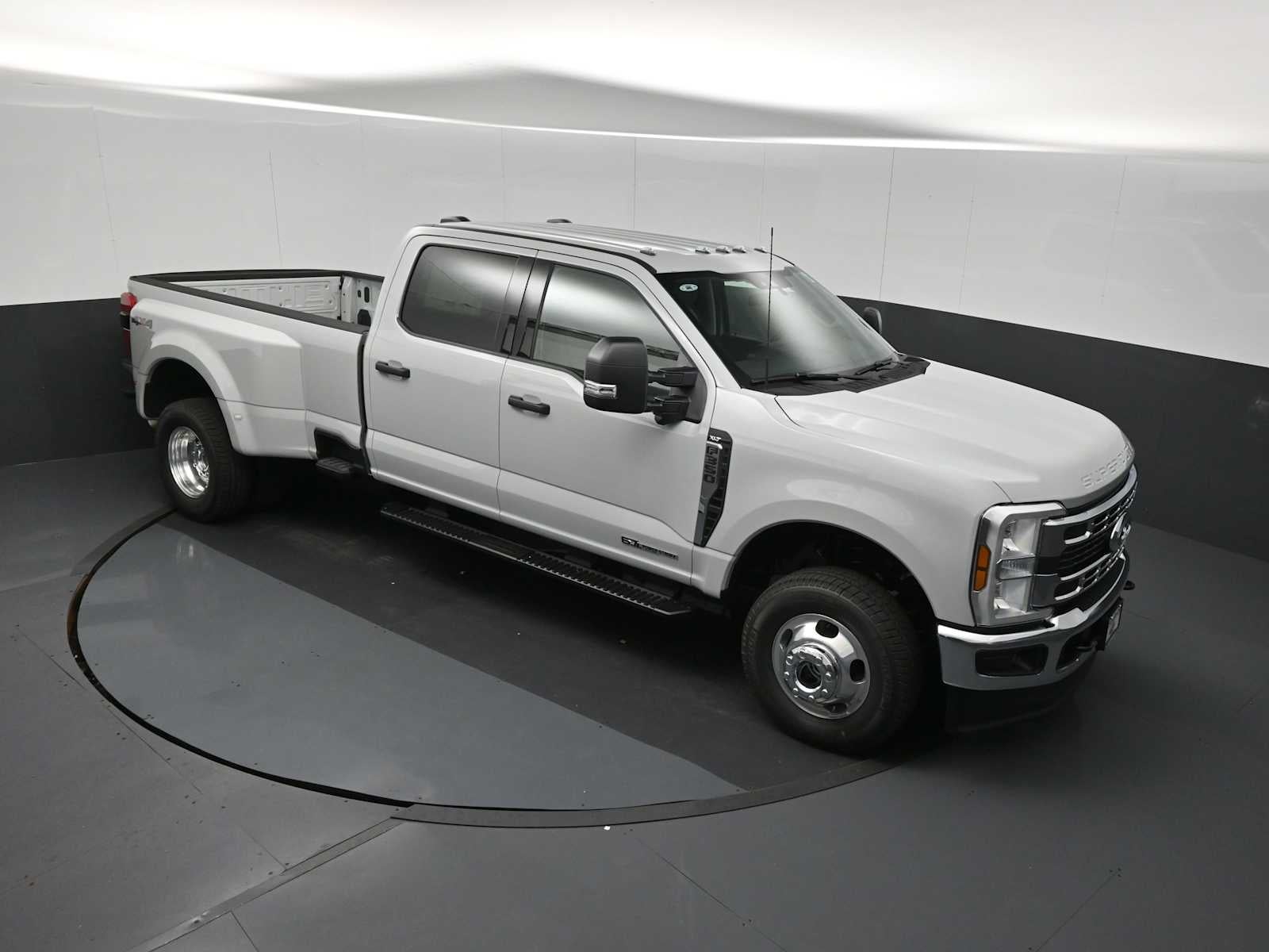 2026 Ford Super Duty F-350 DRW XLT