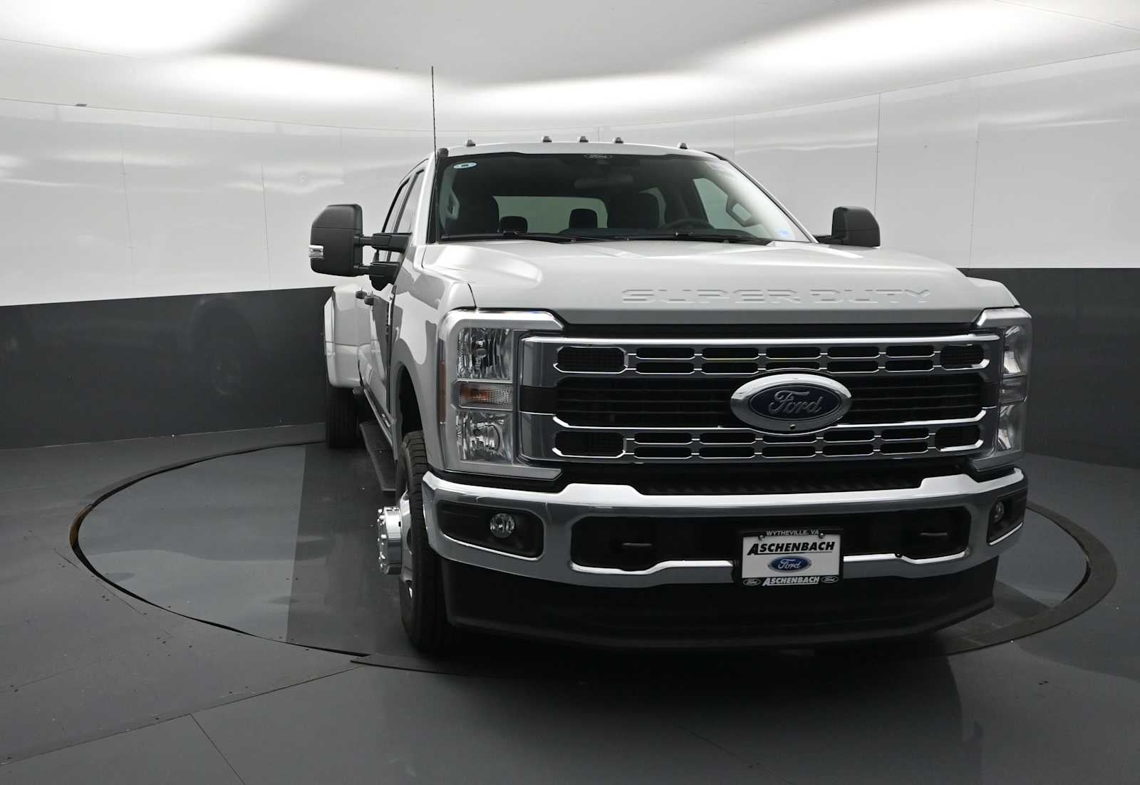 2026 Ford Super Duty F-350 DRW XLT