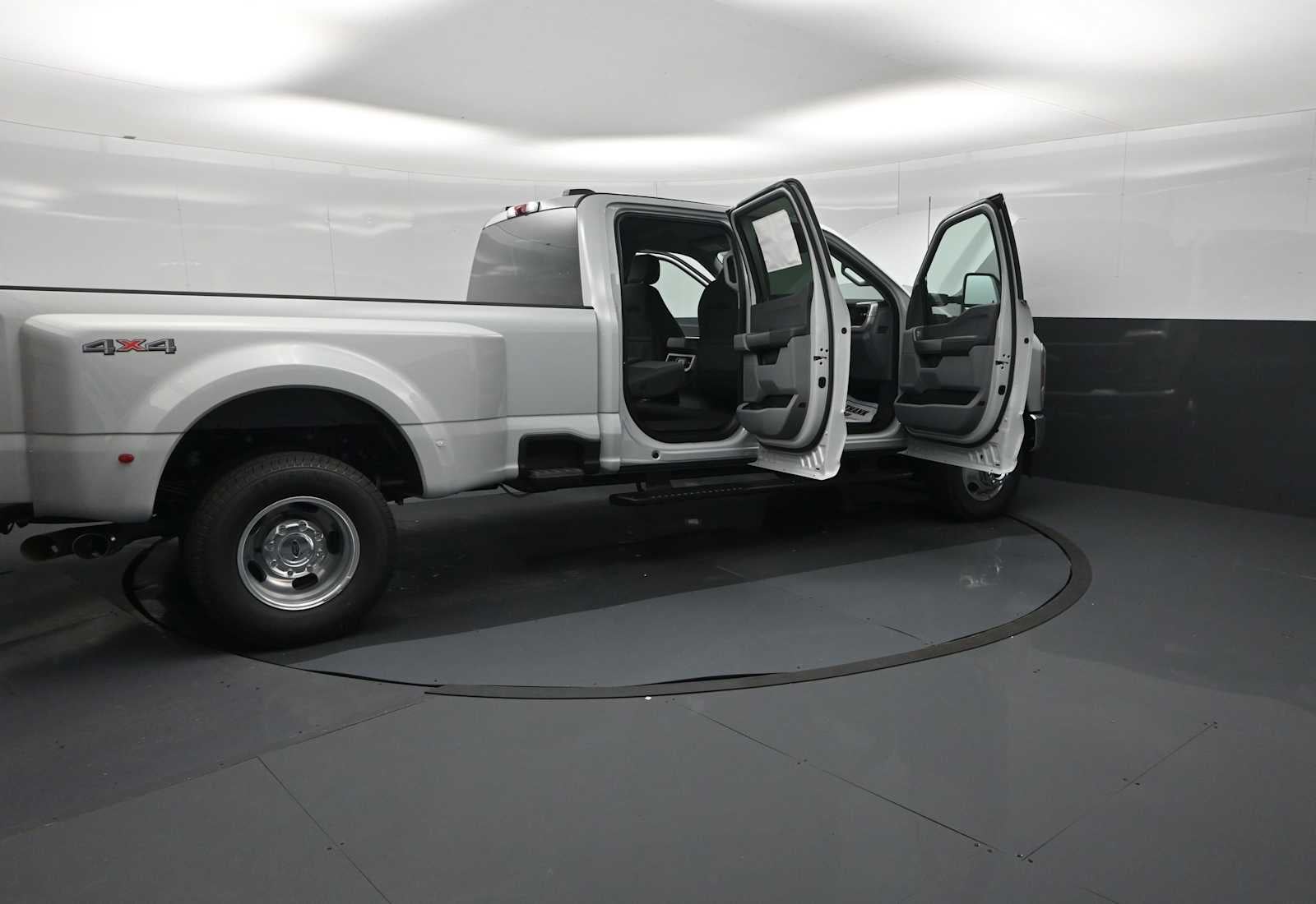 2026 Ford Super Duty F-350 DRW XLT