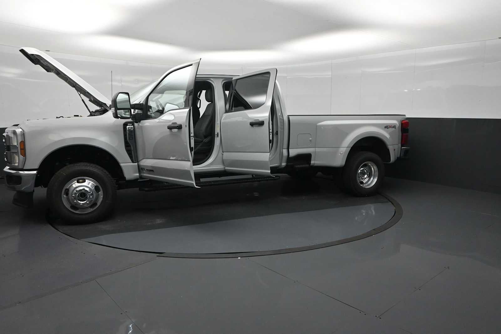 2026 Ford Super Duty F-350 DRW XLT