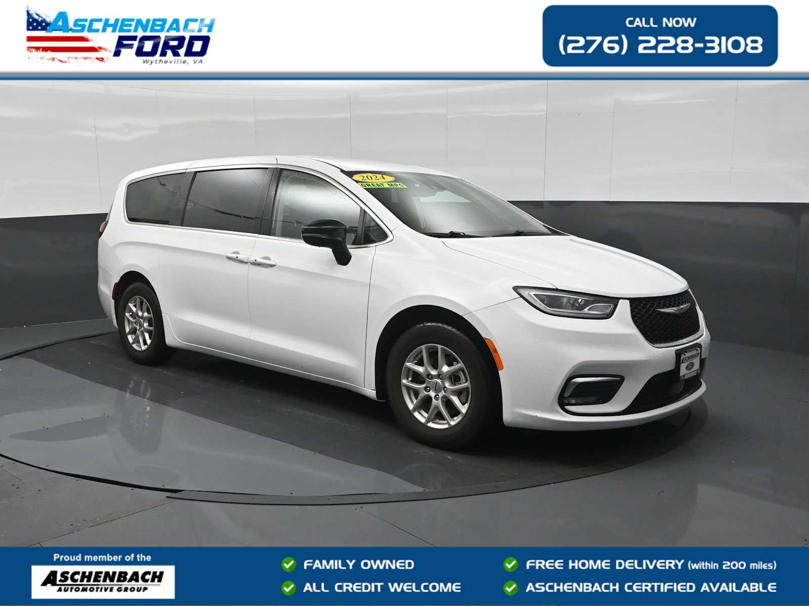 2024 Chrysler Pacifica Touring L's photo