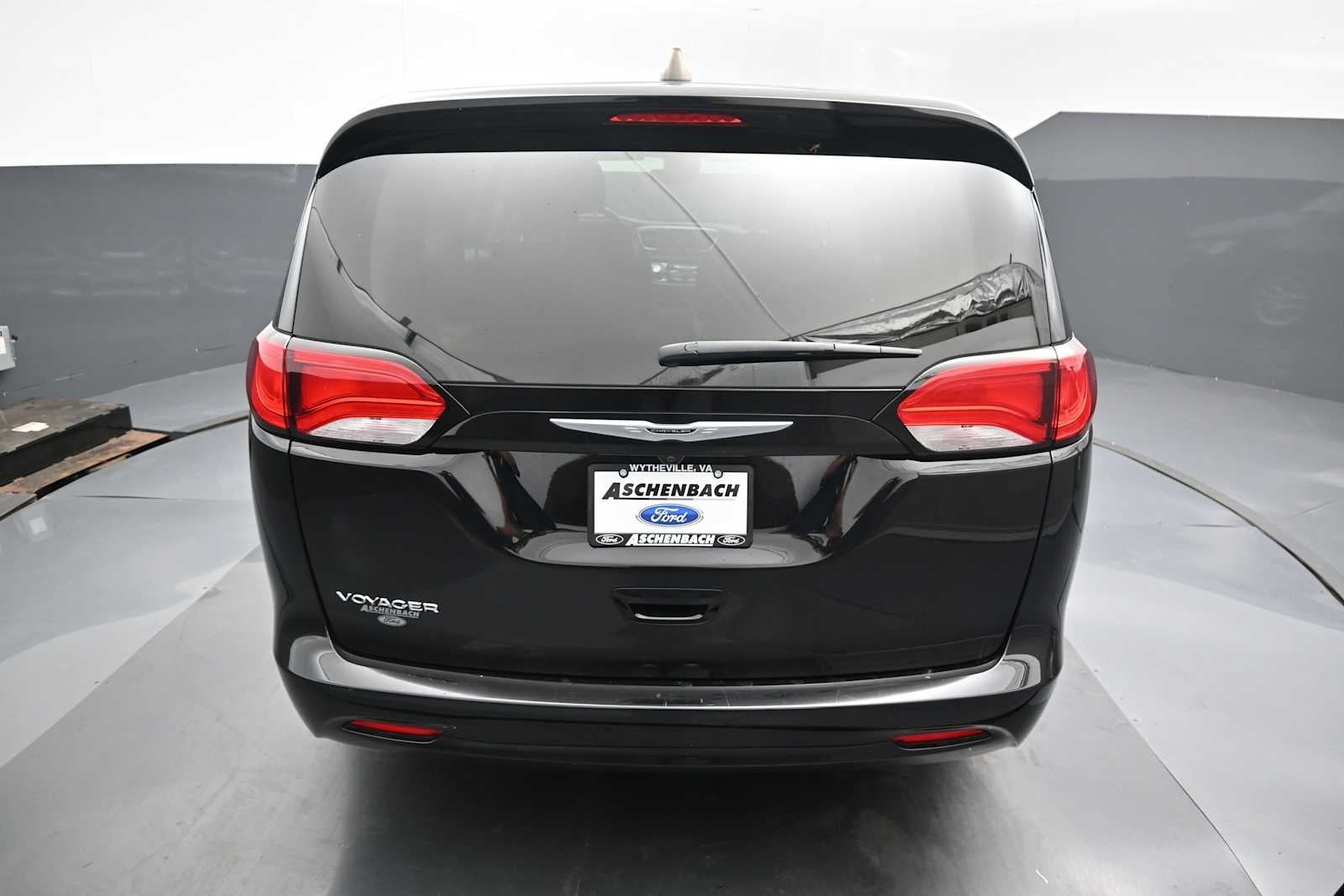 2024 Chrysler Voyager LX