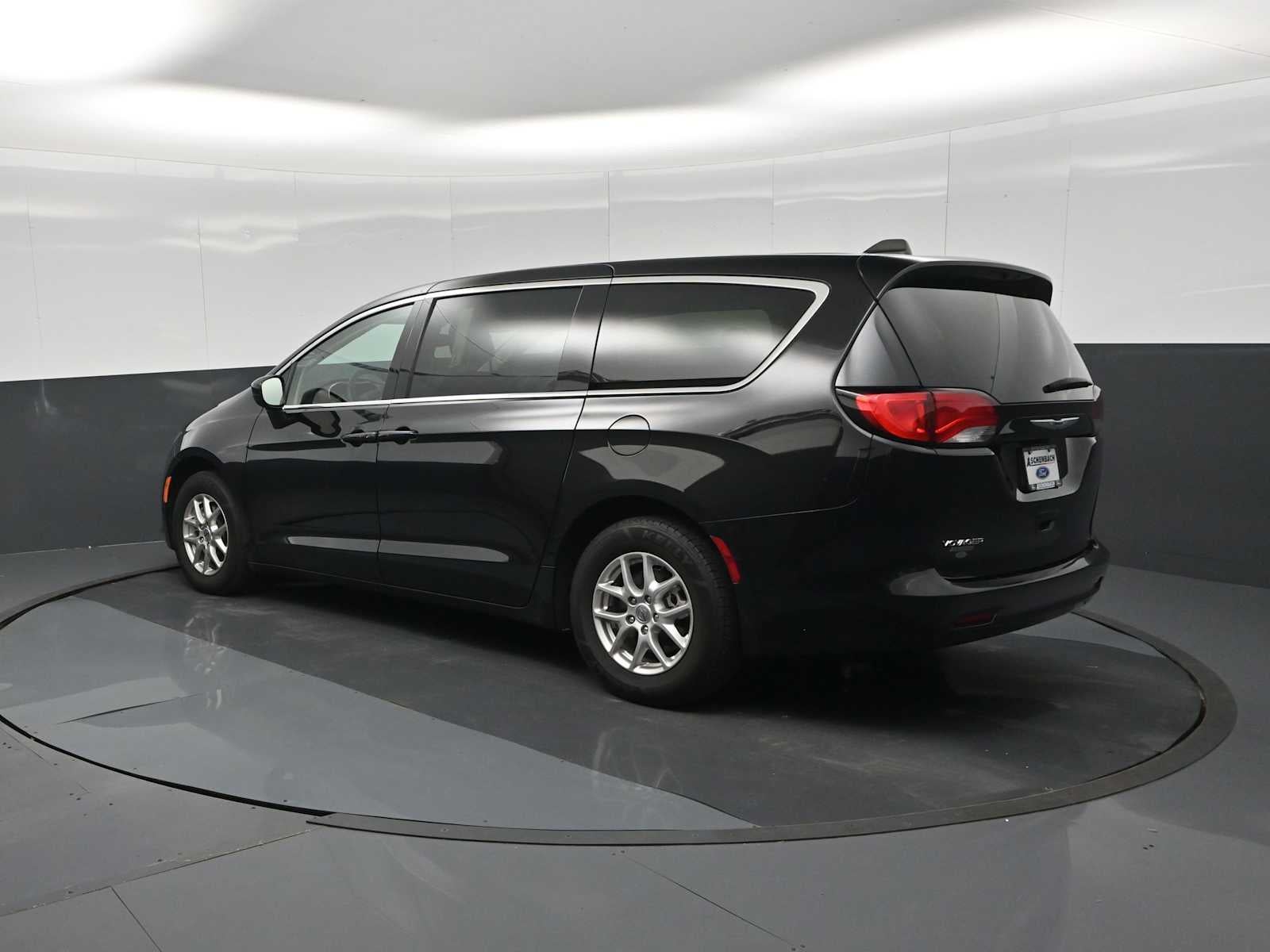 2024 Chrysler Voyager LX