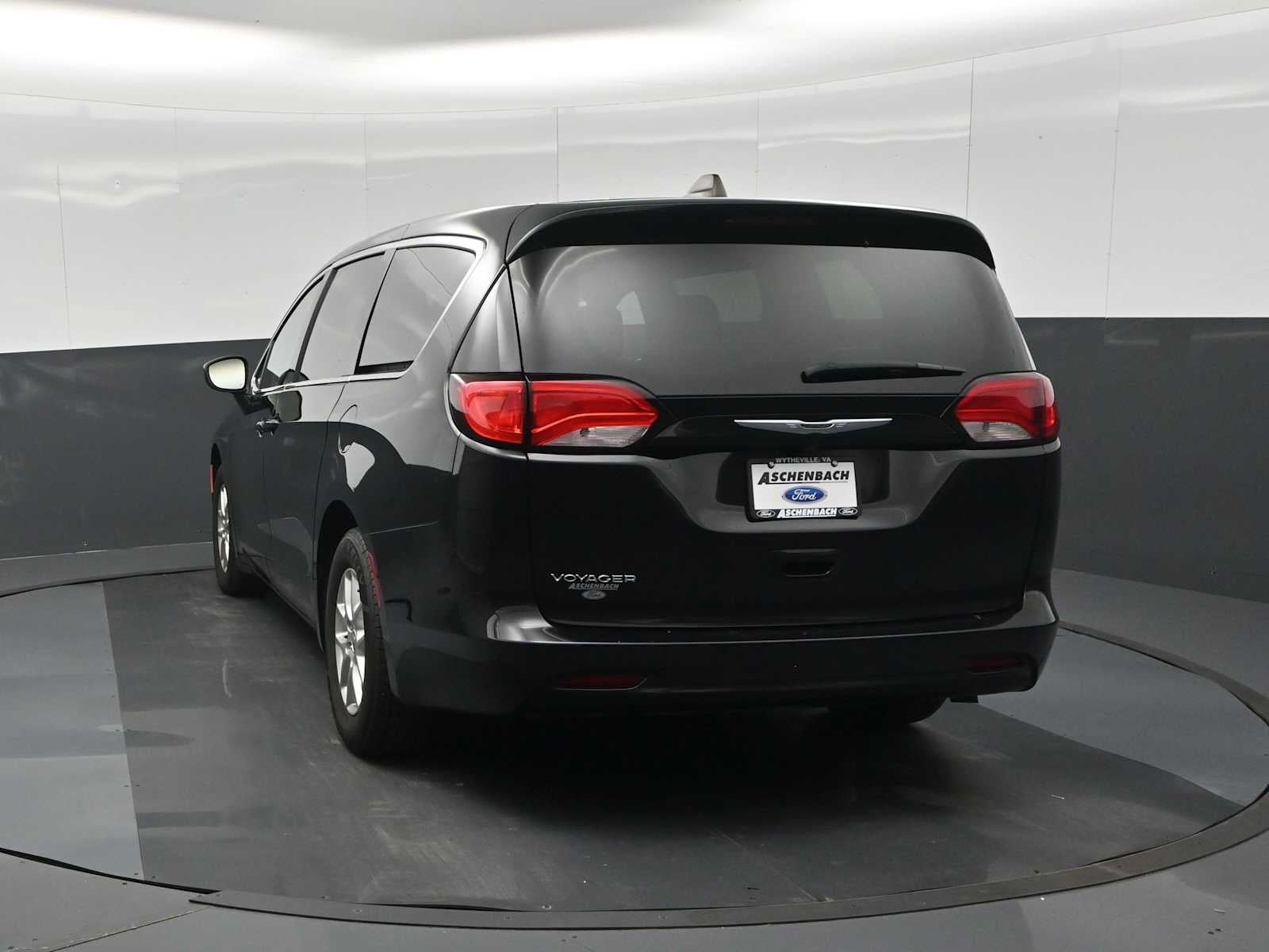 2024 Chrysler Voyager LX