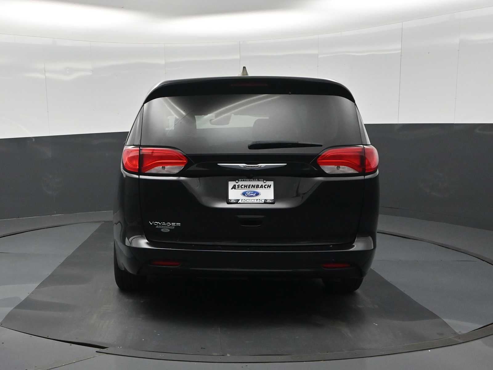 2024 Chrysler Voyager LX