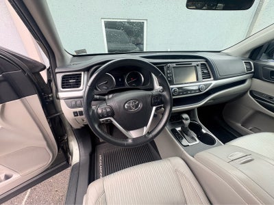2016 Toyota Highlander LE
